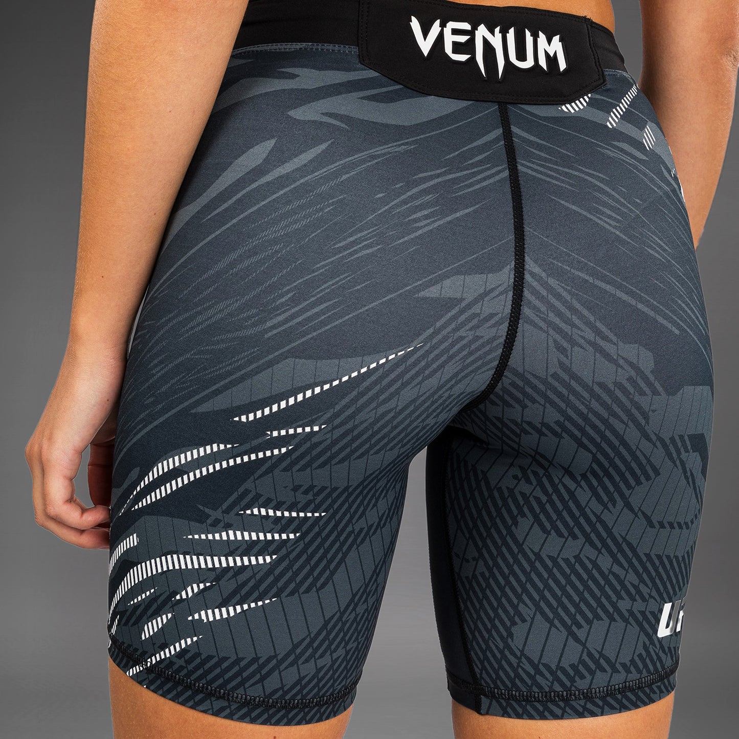 UFC Fusion by Venum 여성용 발리 투도 쇼츠 – 롱 핏 – 블랙