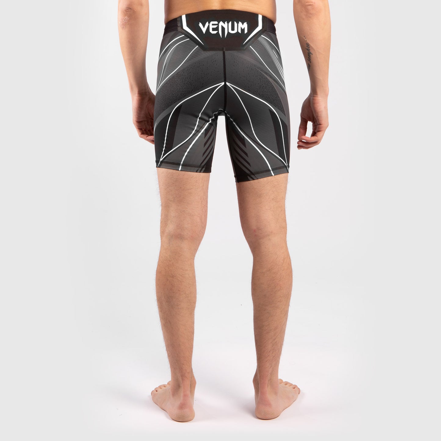 Venum UFC Authentic Fight Night 남성 컴프레션 쇼츠 – 블랙