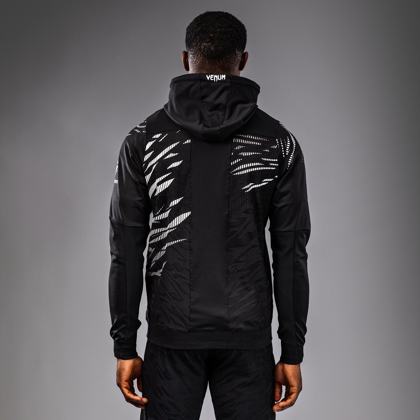 UFC Fusion by Venum Authentic Fight Night 남성용 워크아웃 후디 – 블랙