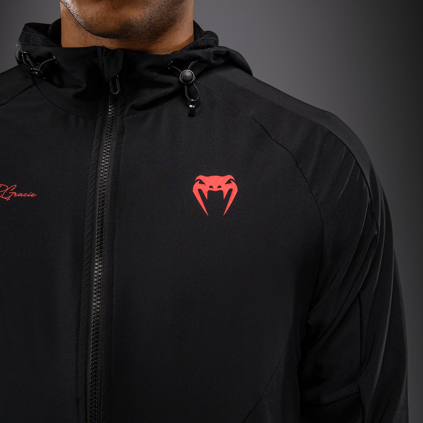 Venum X Roger Gracie Academy 트랙 자켓 – 블랙/레드