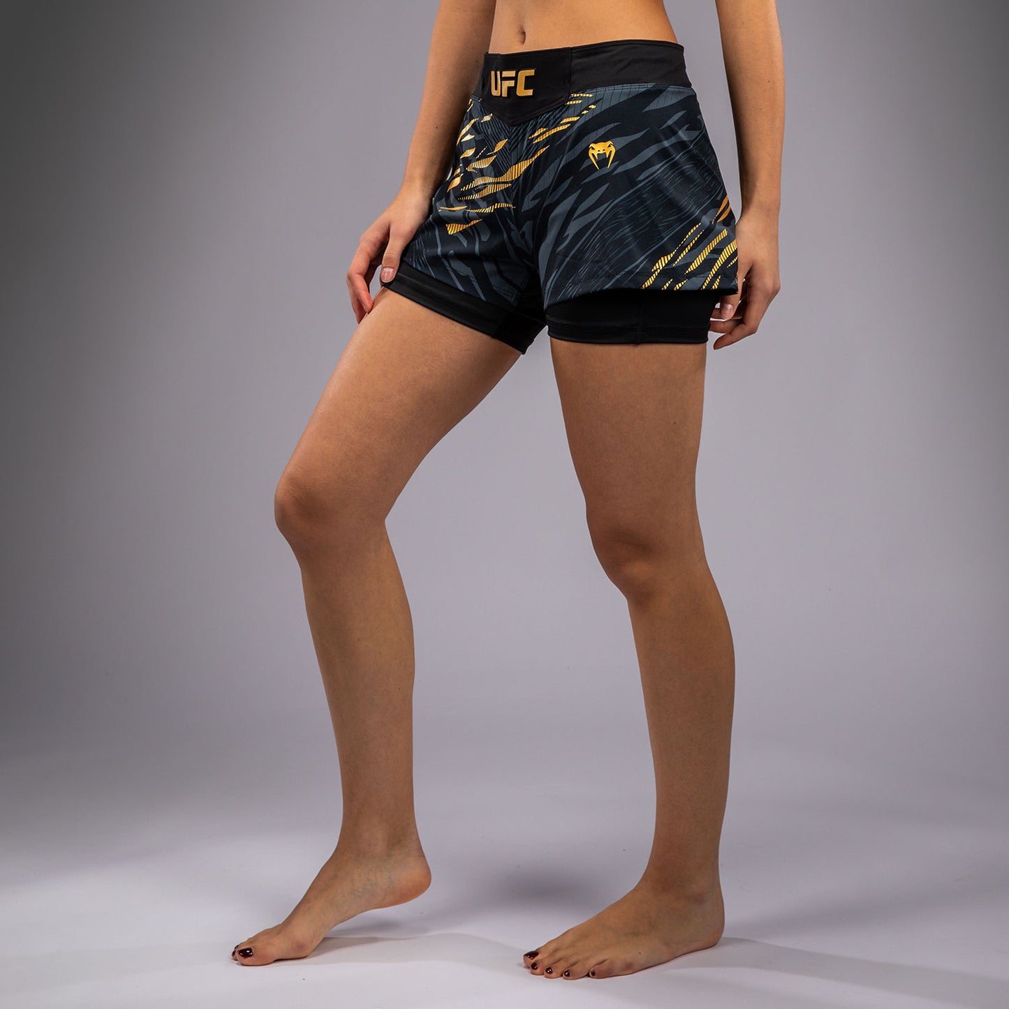 UFC Fusion by Venum Authentic Fight Night 여성용 파이트 쇼츠 – 챔피언