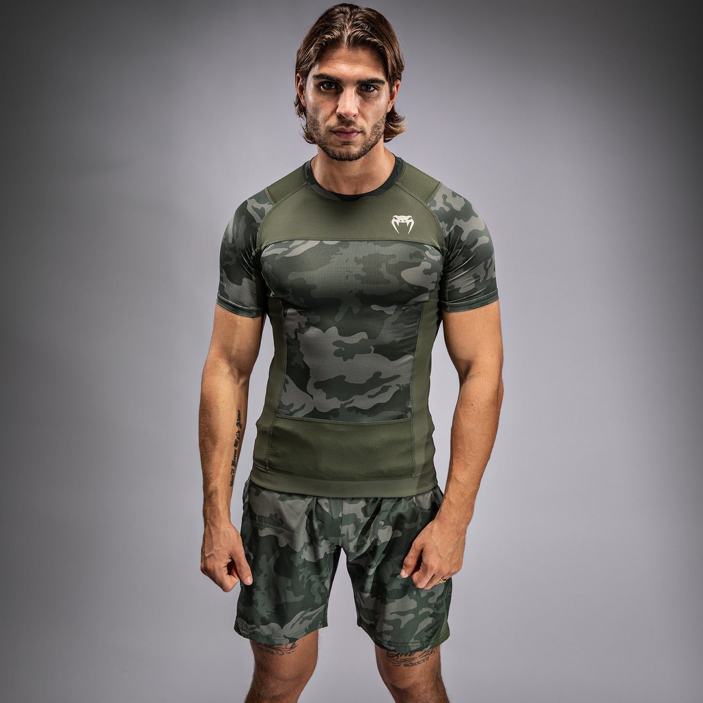 Venum G-Fit Air 남성용 반팔 래쉬가드 – 아미 카모