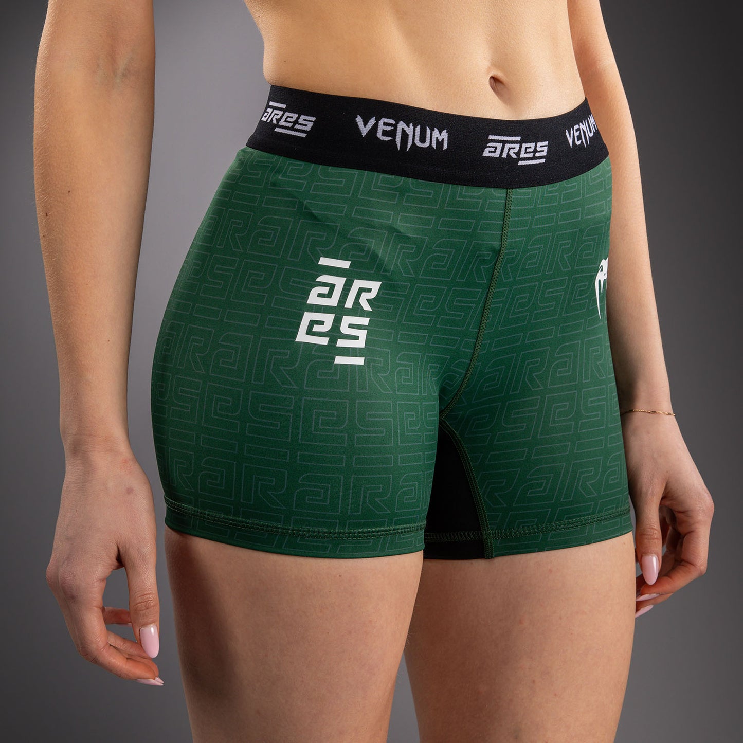 Venum x Ares 2.0 여성용 트레이닝 쇼츠 – 카키