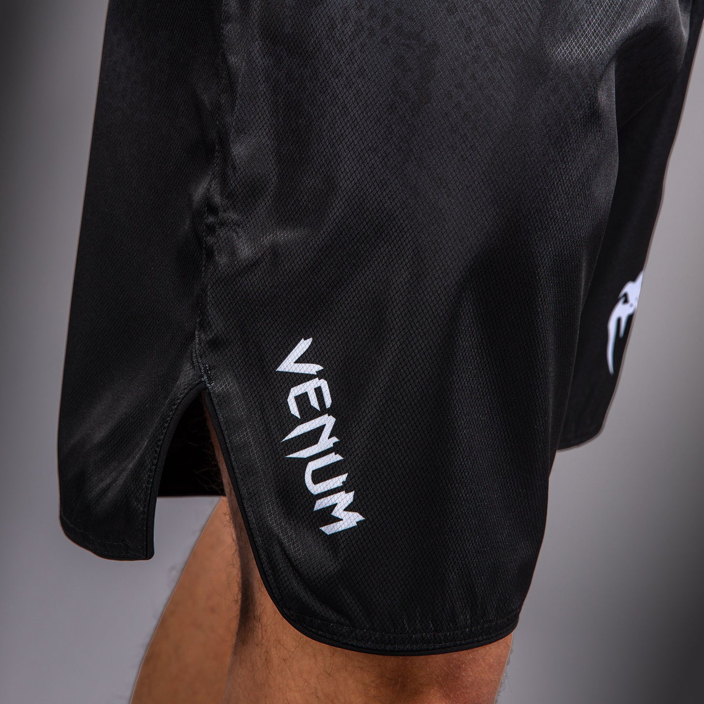 Venum Black Viper 파이트 쇼츠 – 블랙