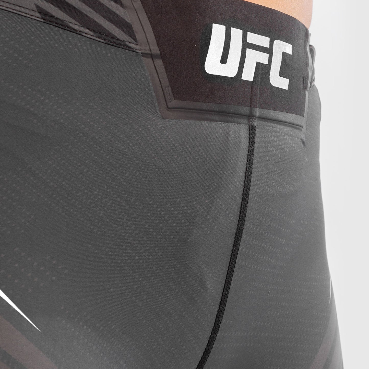 UFC Venum Authentic Fight Night 여성용 발리 투도 쇼츠 – 롱 핏 – 블랙