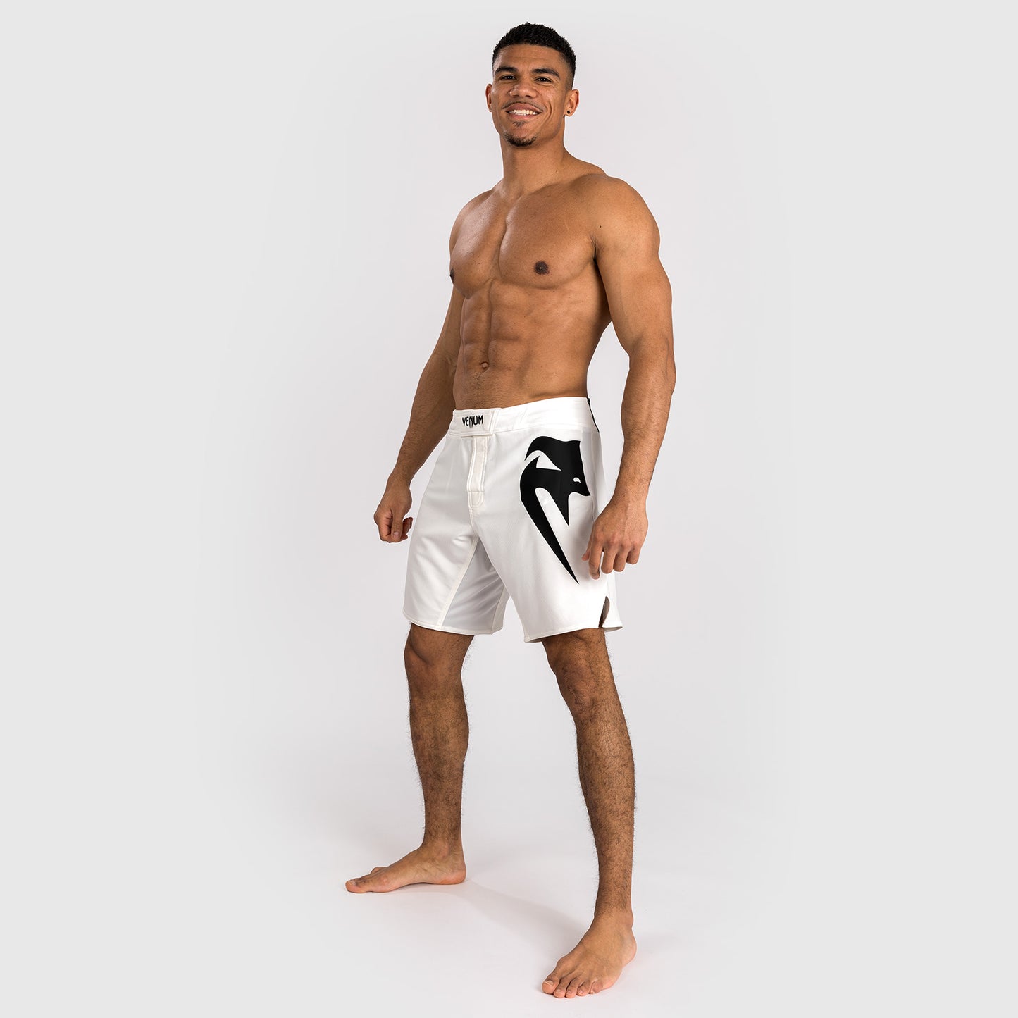 Venum Light 5.0 파이트 쇼츠 – 화이트/블랙