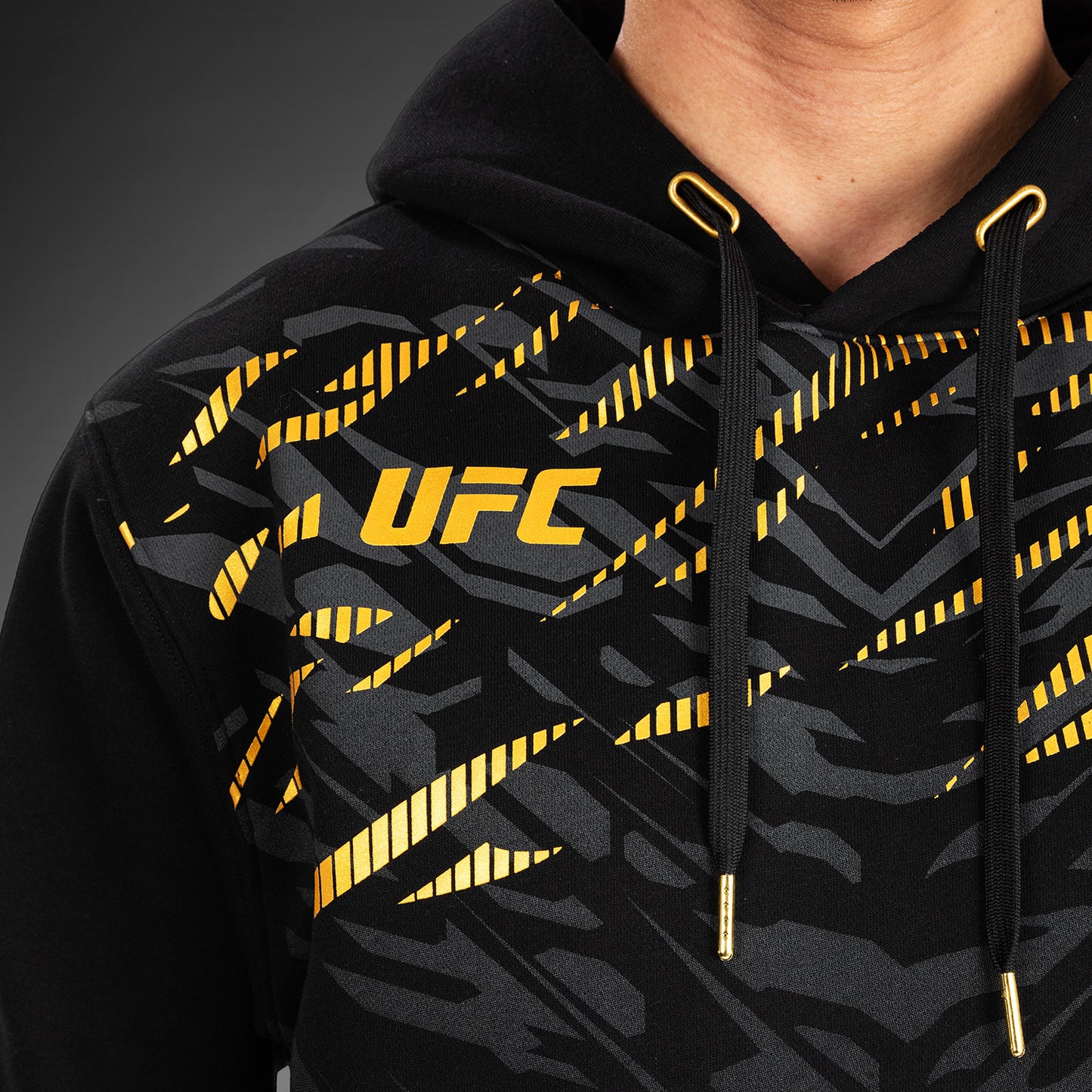 UFC Fusion by Venum 남성용 레플리카 풀오버 후디 – 챔피언