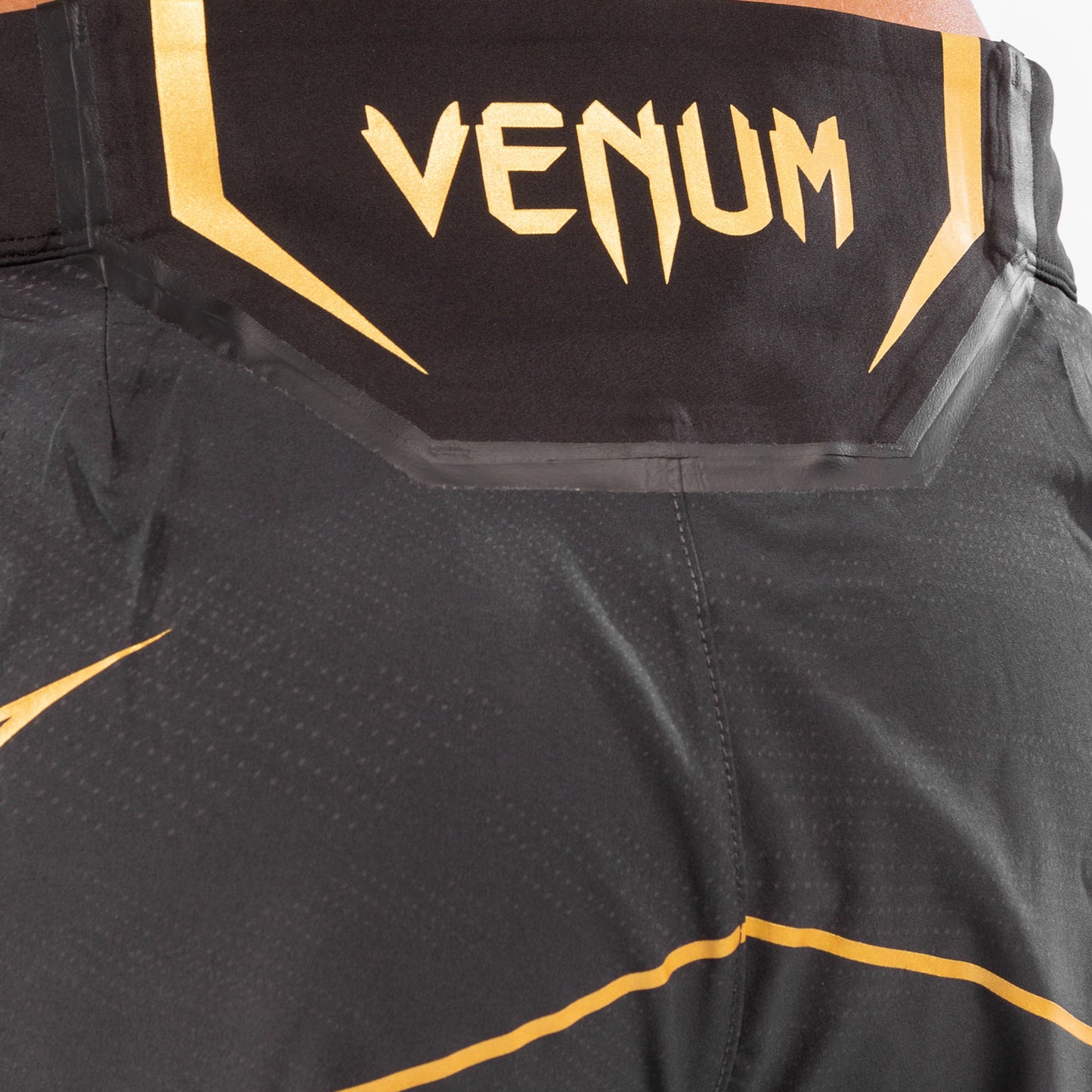 UFC Venum Authentic Fight Night 여성용 쇼츠 – 숏 핏 – 챔피언