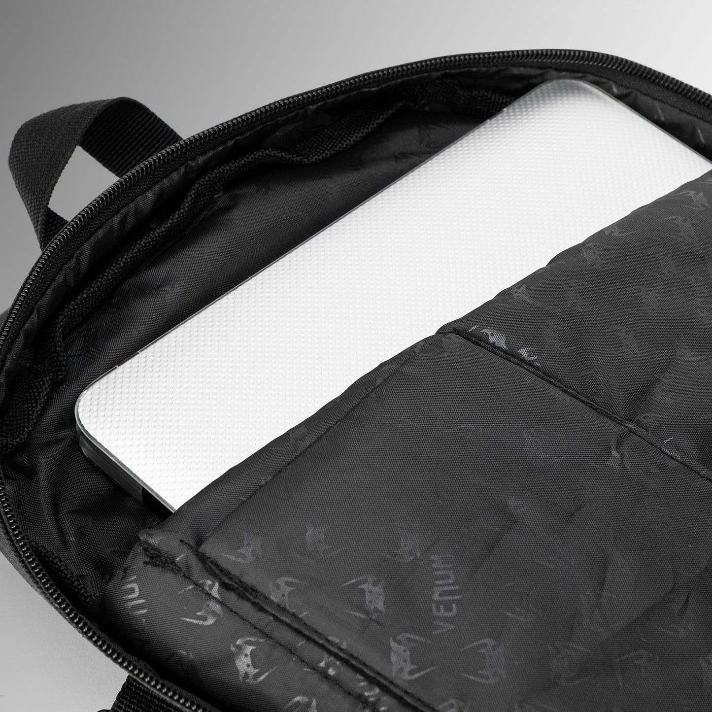 Venum Challenger Pro Evo 백팩 (20-25L) – 카키/블랙