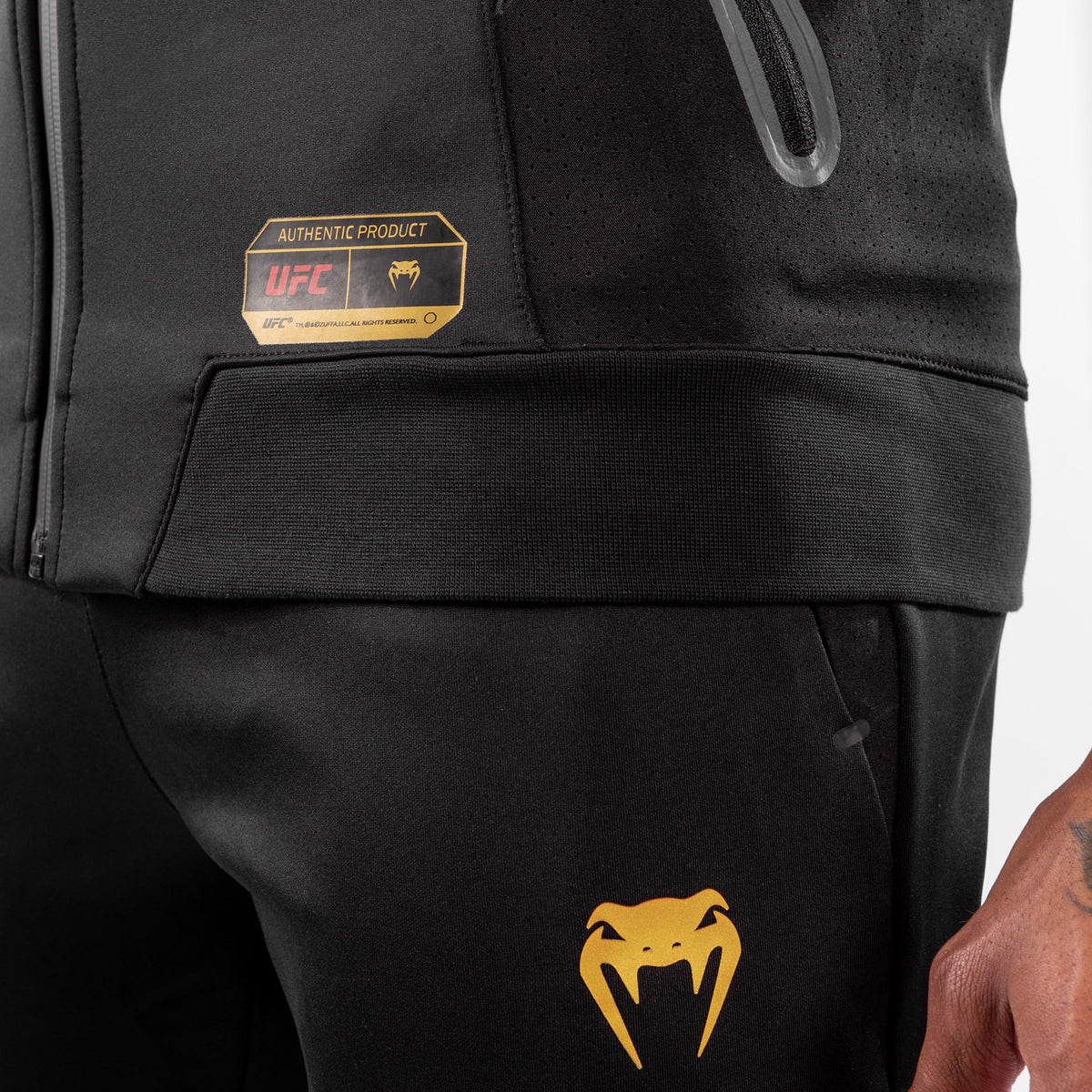 Venum UFC Authentic Fight Night 남성 워크아웃 후디 – Champion