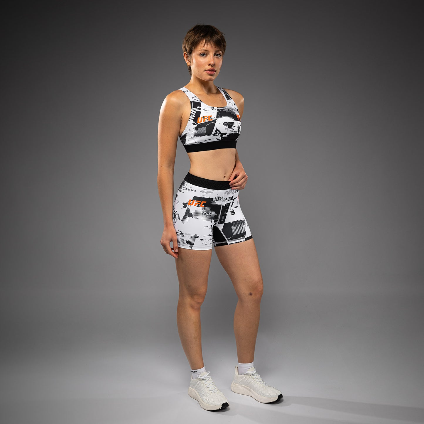 Women's UFC Zenith by Venum 화이트 오센틱 파이트 위크 스포츠 브라