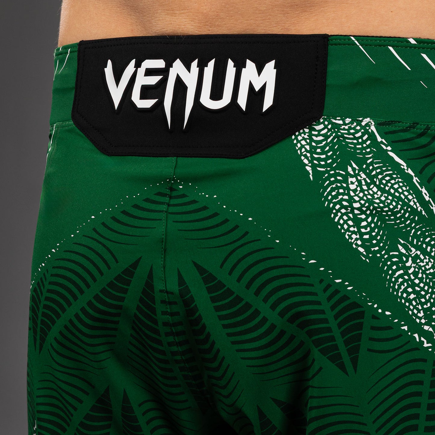남성용 UFC Zenith by Venum 그린 어센틱 파이트 나이트 쇼츠 피트 파이트 쇼츠
