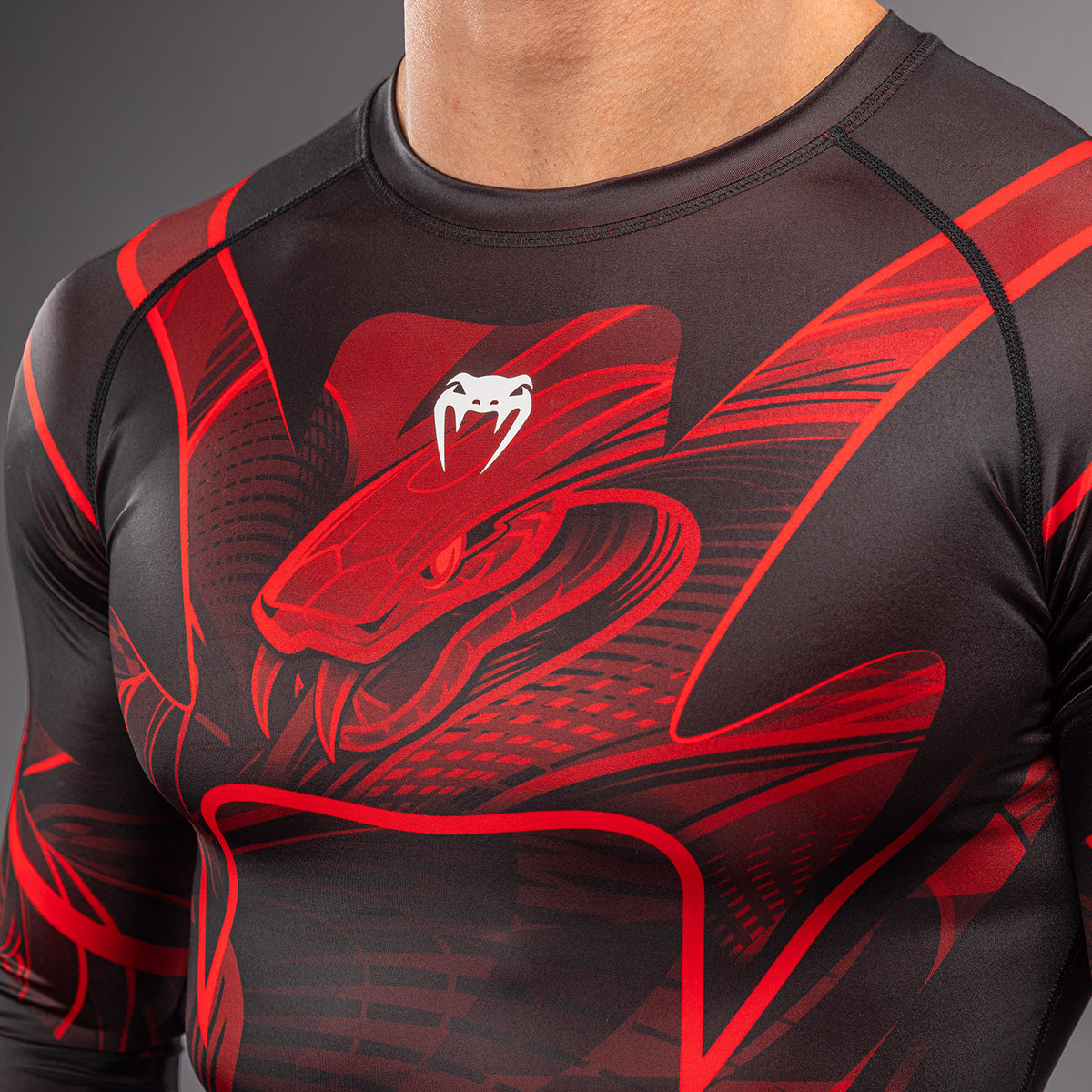 Venum Crimson Viper 2.0 긴팔 래시가드 - 블랙/레드