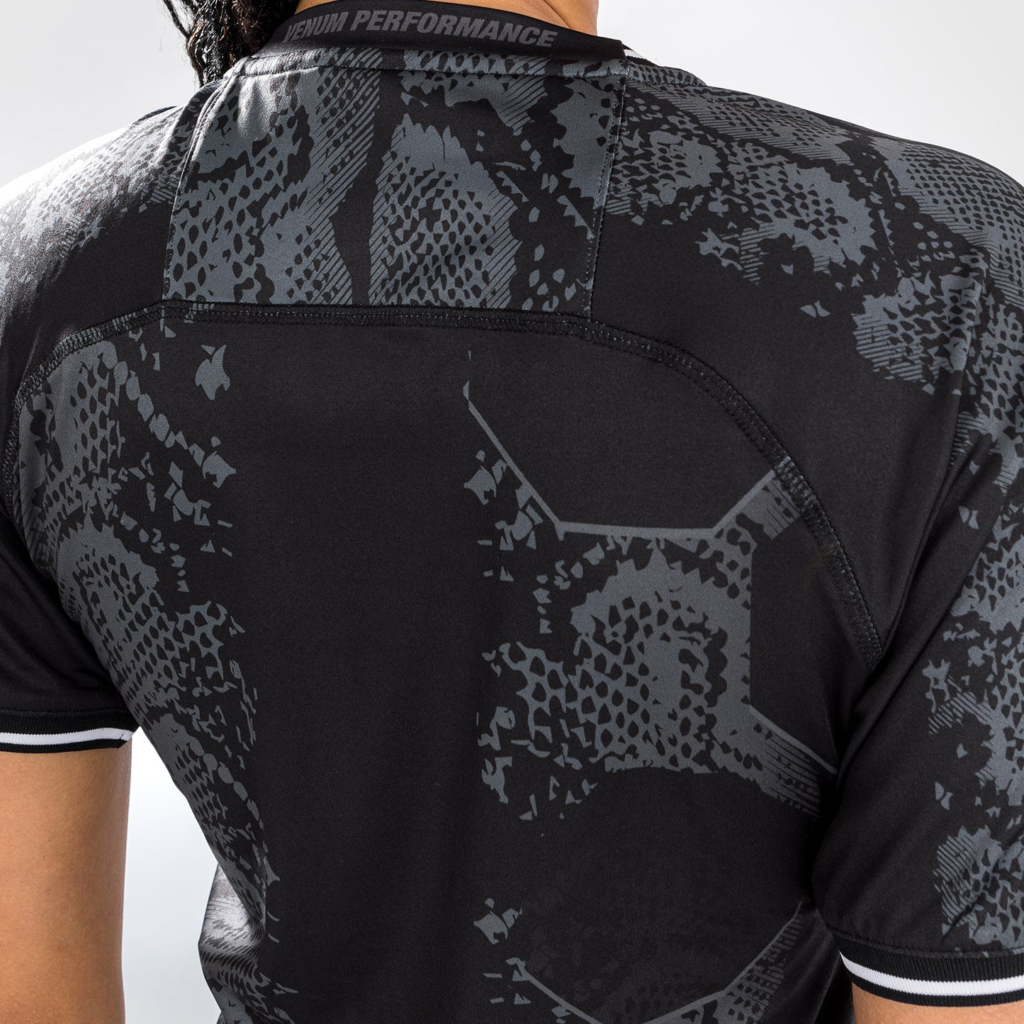 UFC Adrenaline by Venum Authentic Fight Night 여성용 워크아웃 저지 – 블랙