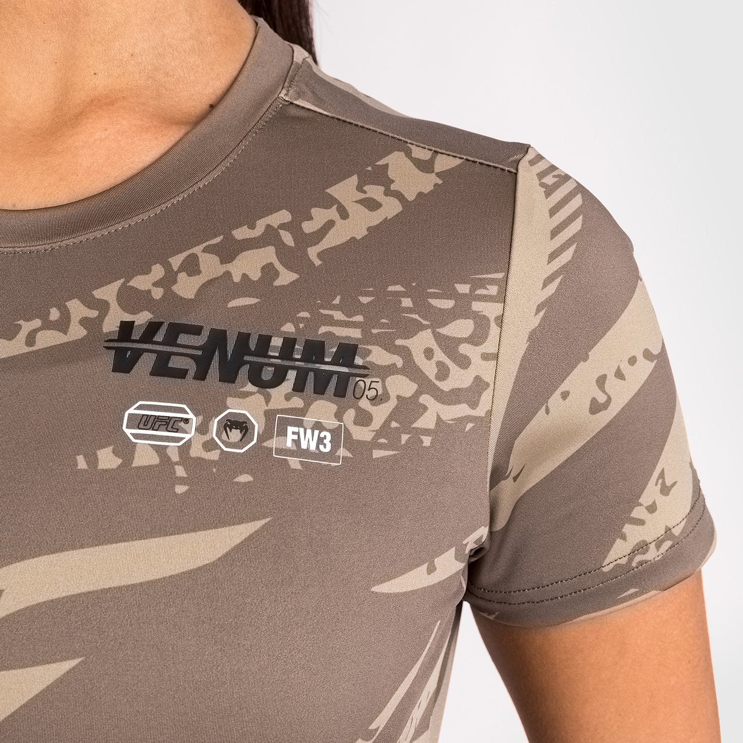UFC Adrenaline by Venum Fight Week 여성용 드라이 테크 티셔츠 – 듄 카모