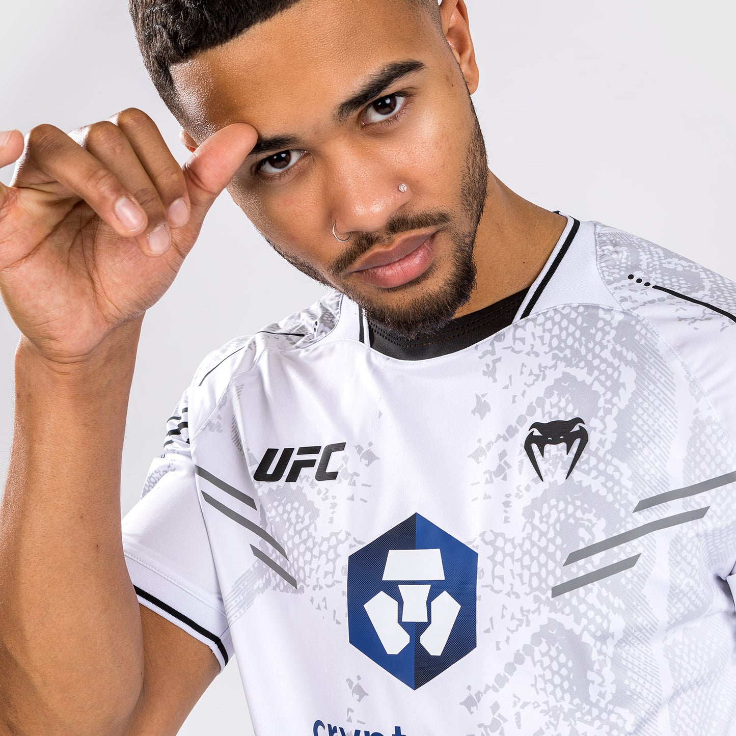UFC Adrenaline by Venum Authentic Fight Night 남성용 워크아웃 저지 – 화이트