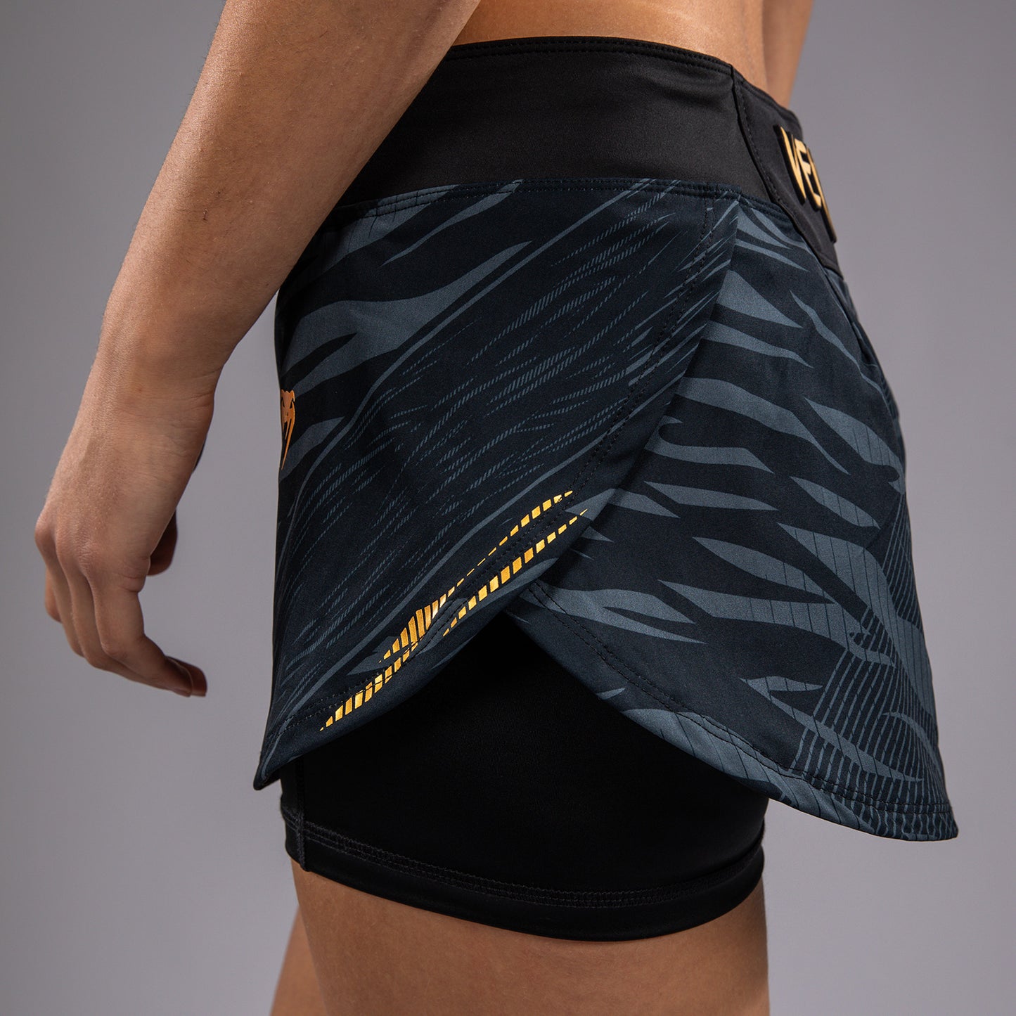 UFC Fusion by Venum Authentic Fight Night 여성용 스커트 – 챔피언