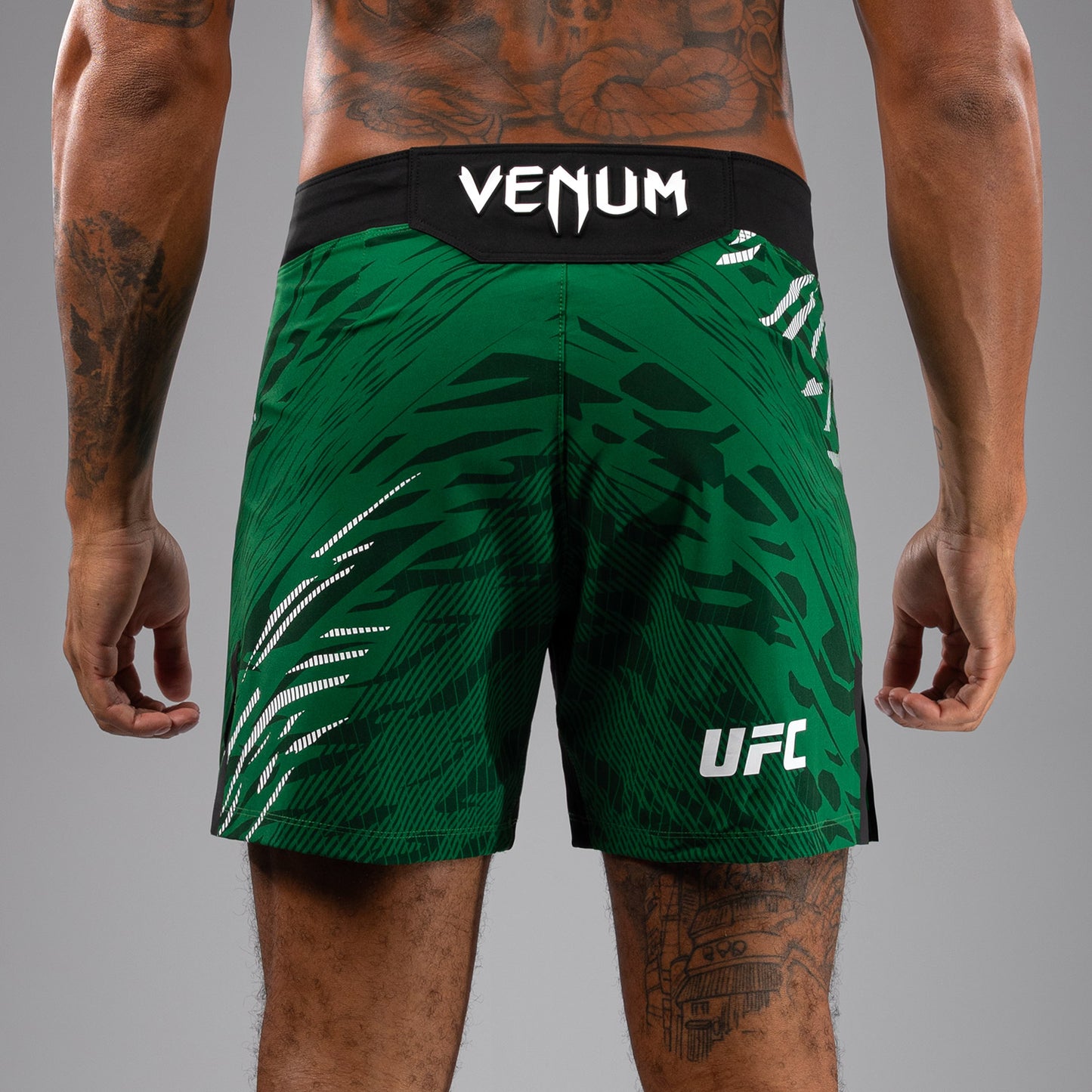 UFC Fusion by Venum Authentic Fight Night 남성용 파이트 쇼츠 – 숏 핏 – 그린
