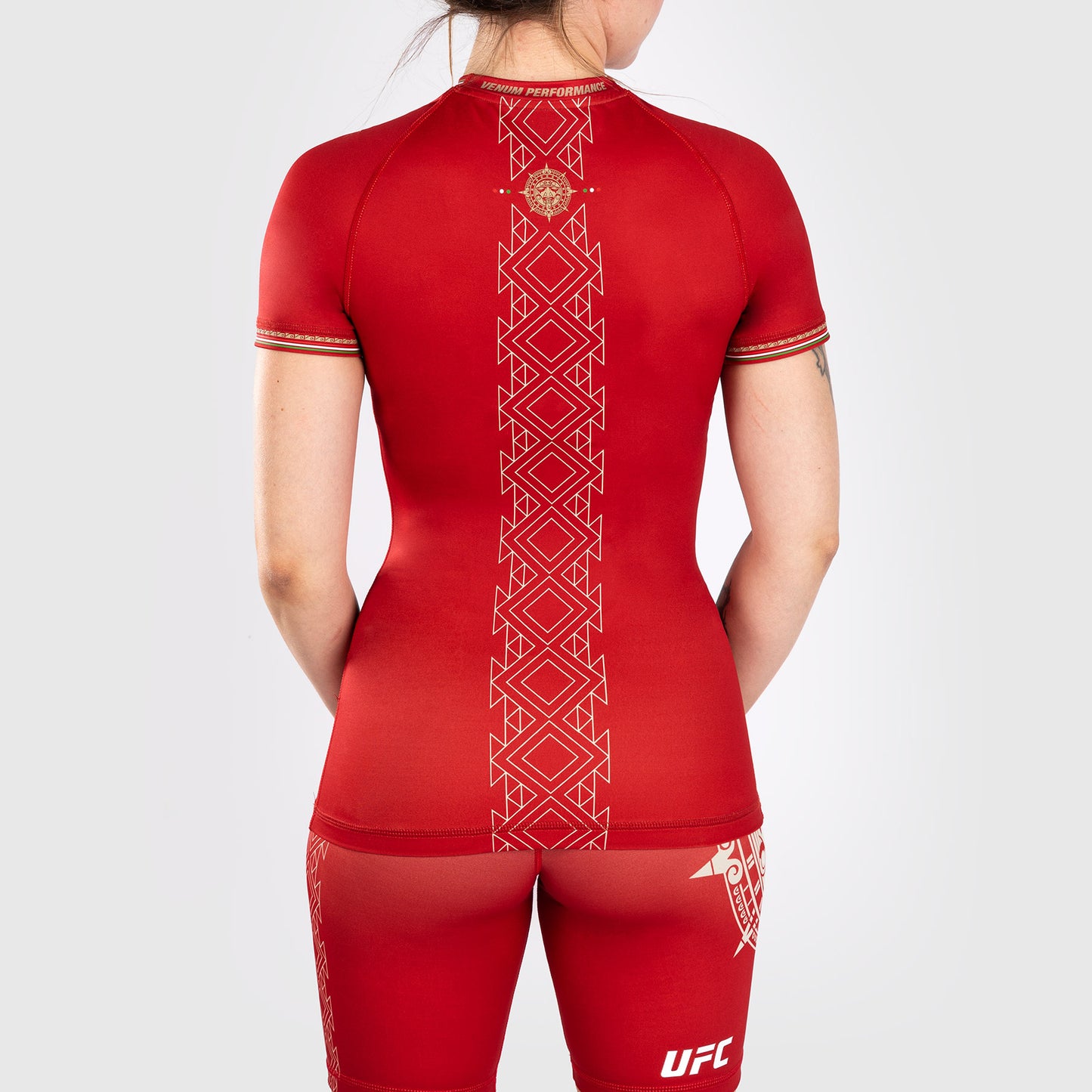 Noche UFC By Venum Authentic Fight Night 여성용 퍼포먼스 반팔 래쉬가드 – 레드
