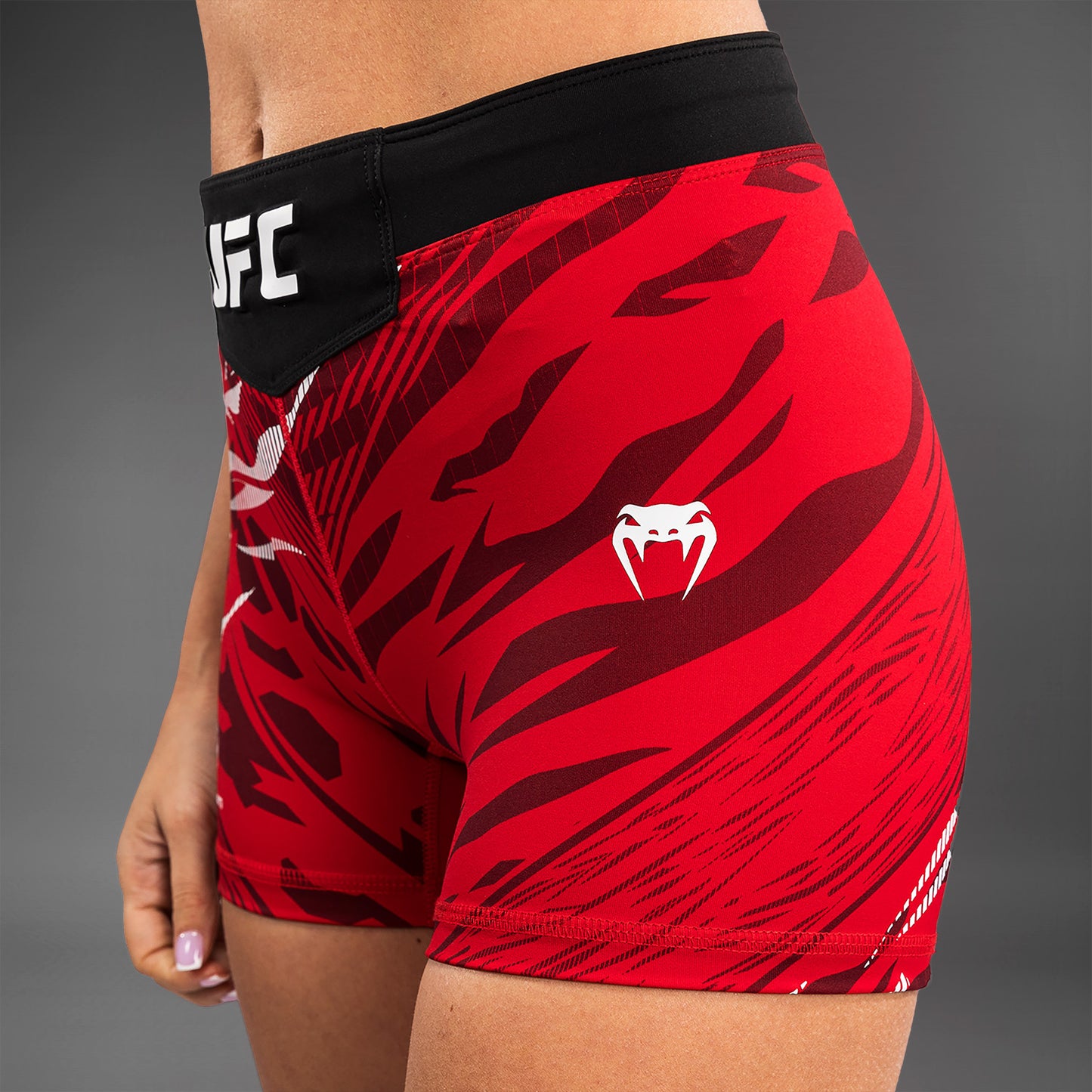 UFC Fusion by Venum 여성용 발리 투도 쇼츠 – 숏 핏 – 레드