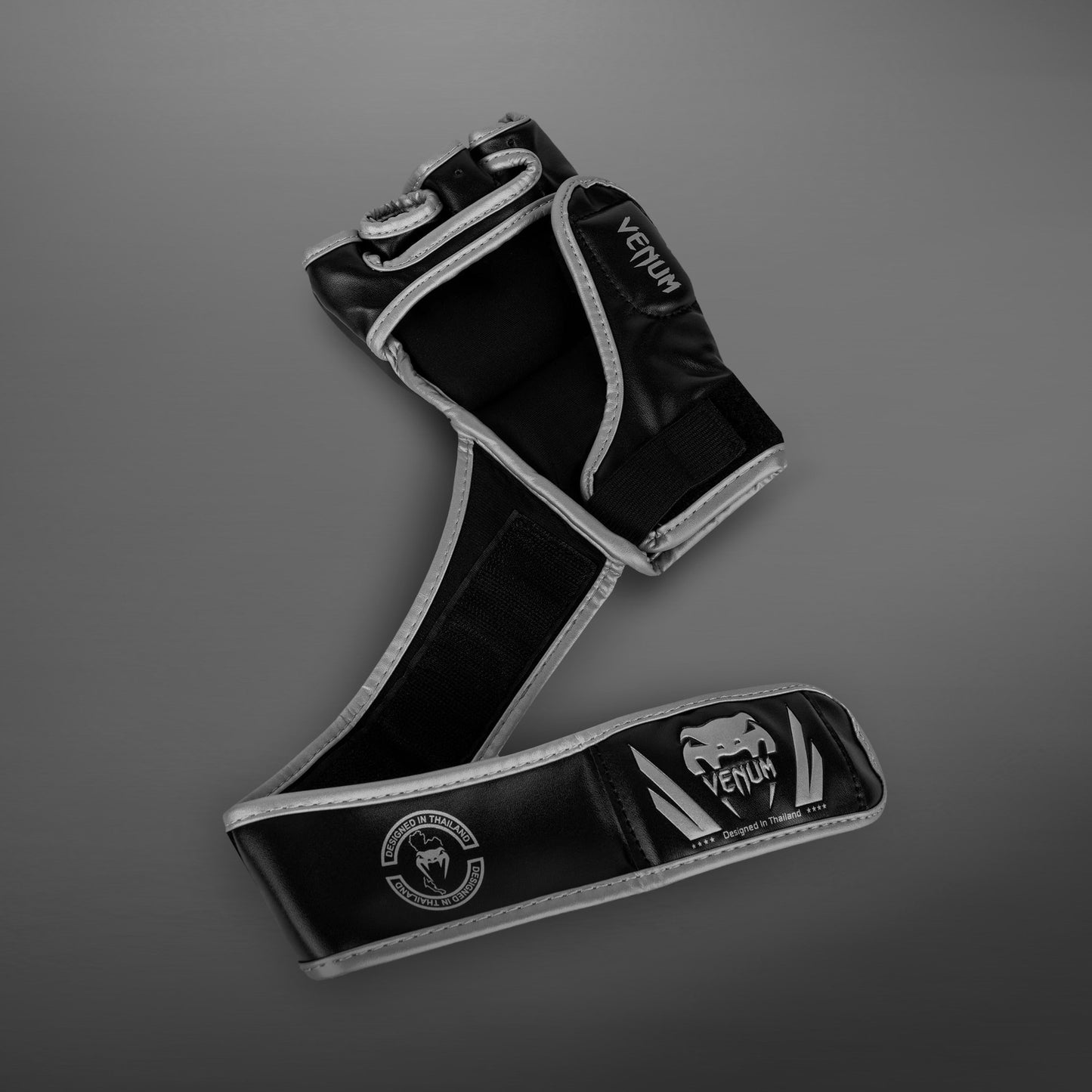 Venum Challenger 2.0 MMA 글러브 – 블랙/실버
