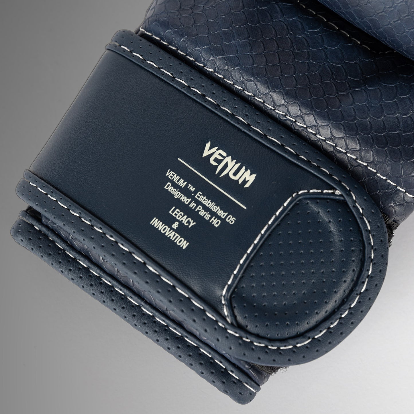 Venum Impact Evo Scales MMA 스파링 글러브 – 미드나잇 블루