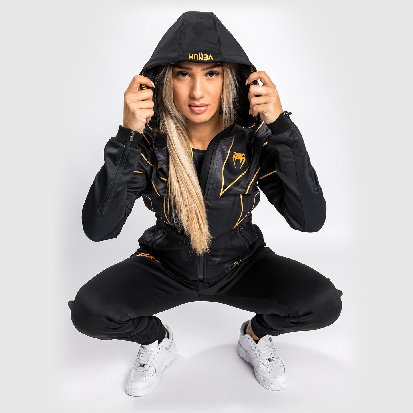 UFC Venum Authentic Fight Night 2.0 여성용 워크아웃 후디 – 챔피언