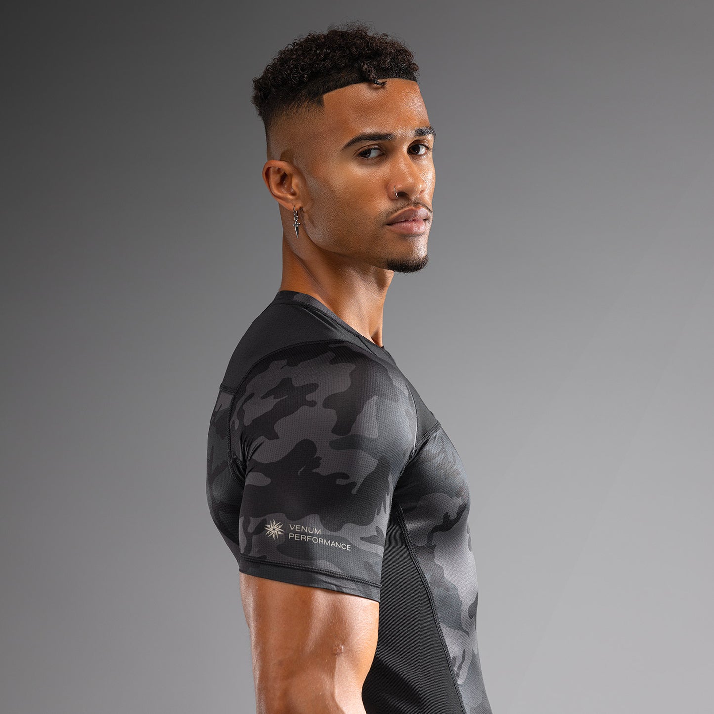 Venum G-Fit Air 남성용 반팔 래쉬가드 – 디지털 어반 카모