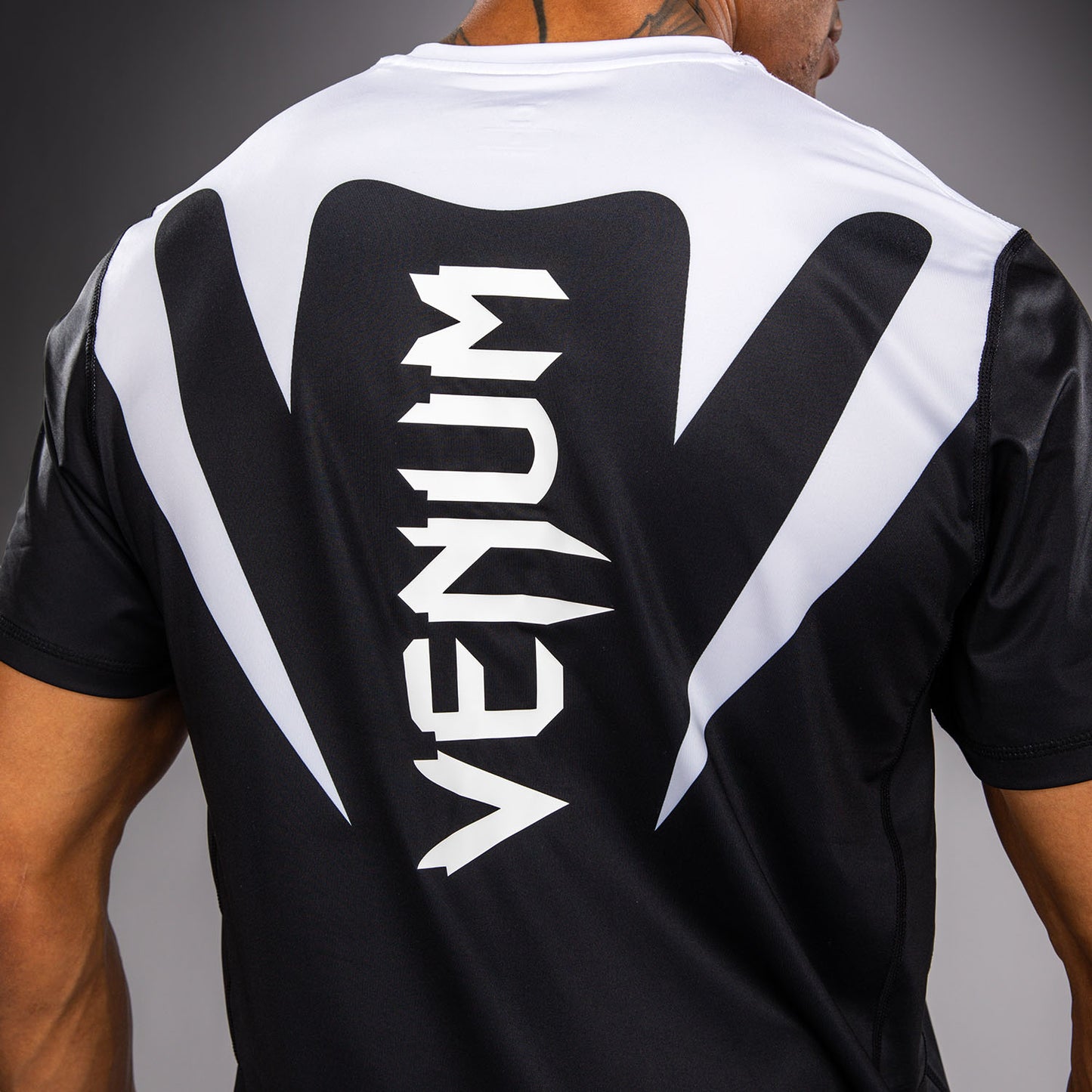 Venum Attack 90 드라이 테크 티셔츠 – 화이트/블랙