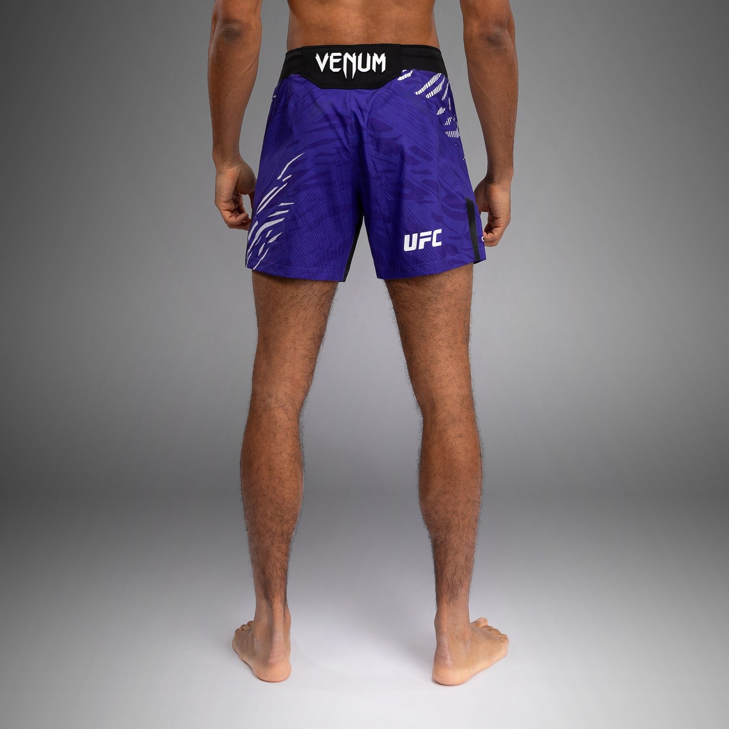 UFC Fusion by Venum Authentic Fight Night 남성용 파이트 쇼츠 – 숏 핏 – 퍼플