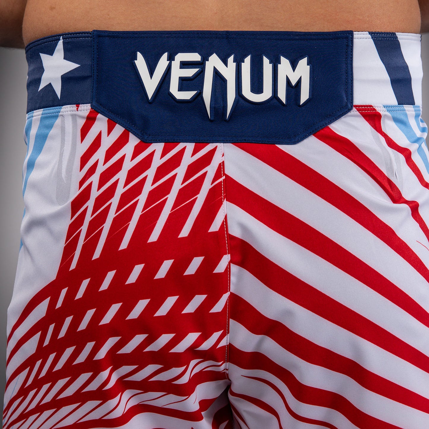 Official UFC Freedom 250 by Venum 남성용 Authentic Fight Night 파이트 쇼츠 쇼트 핏 - 화이트