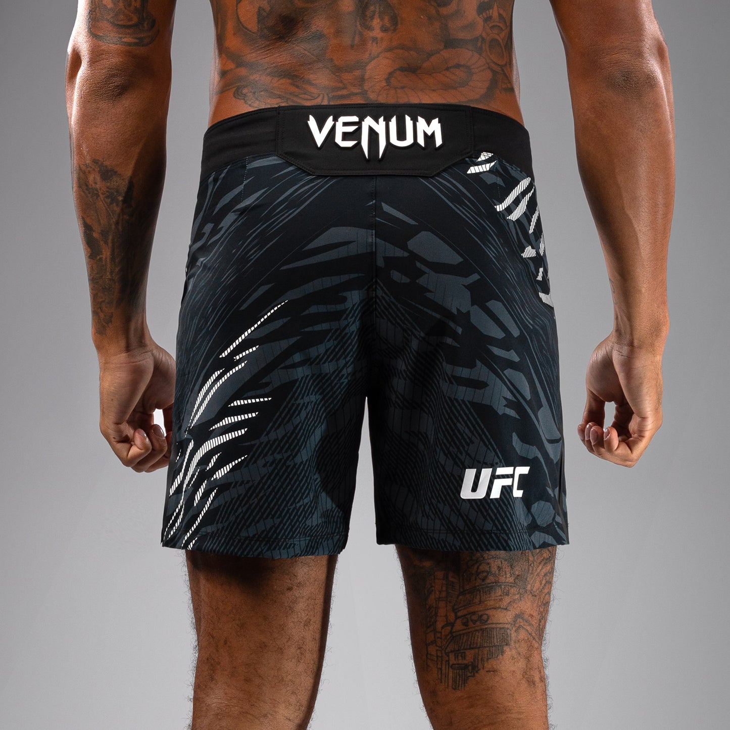 UFC Fusion by Venum Authentic Fight Night 남성용 파이트 쇼츠 – 숏 핏 – 블랙