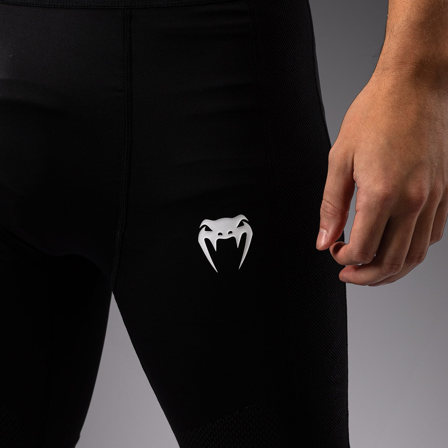 Venum Tactical XT 발리 투도 쇼츠 – 블랙/파이어 레드