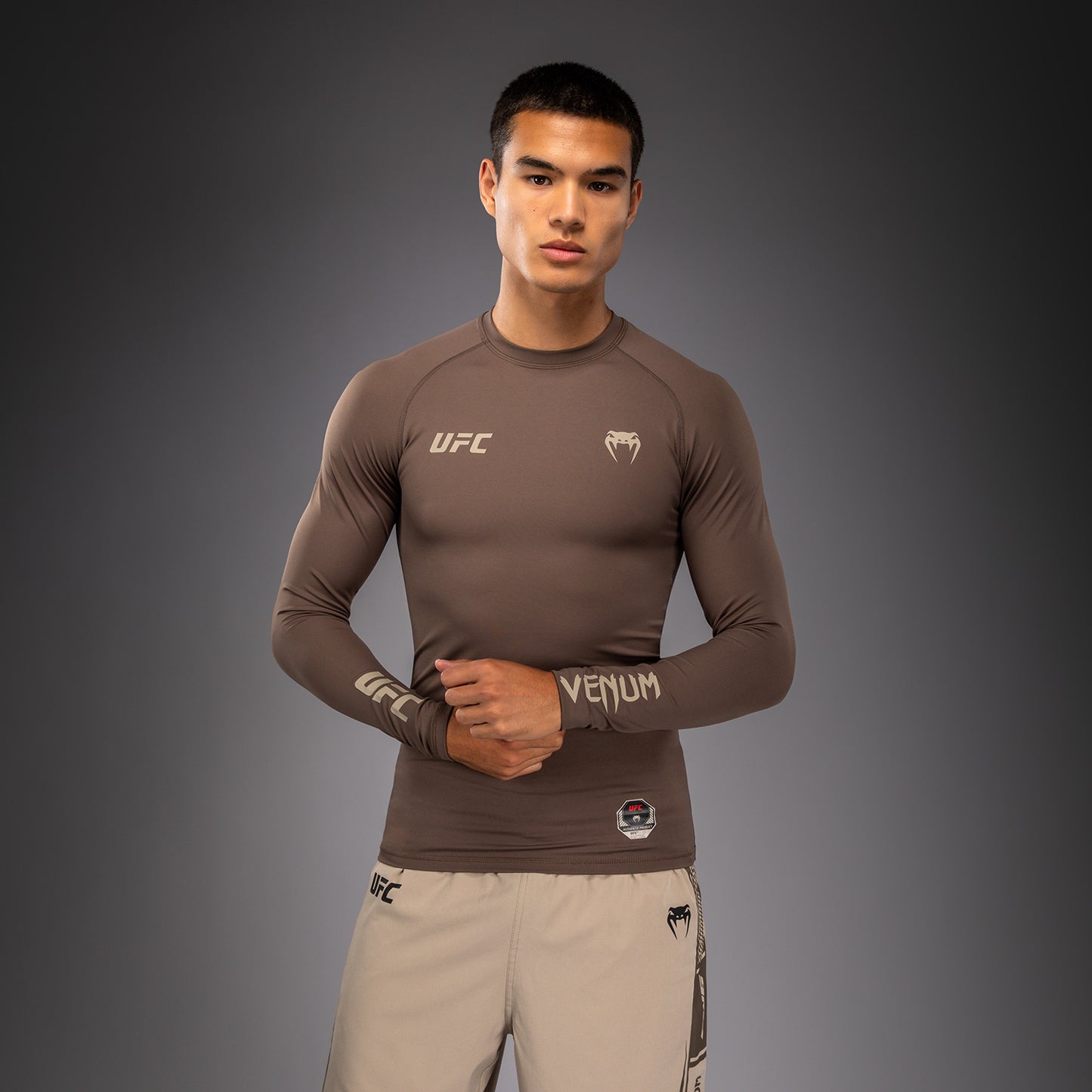 Venum UFC Unity by Venum Authentic Fight Week 남성 기능성 긴팔 래쉬가드 - 브라운