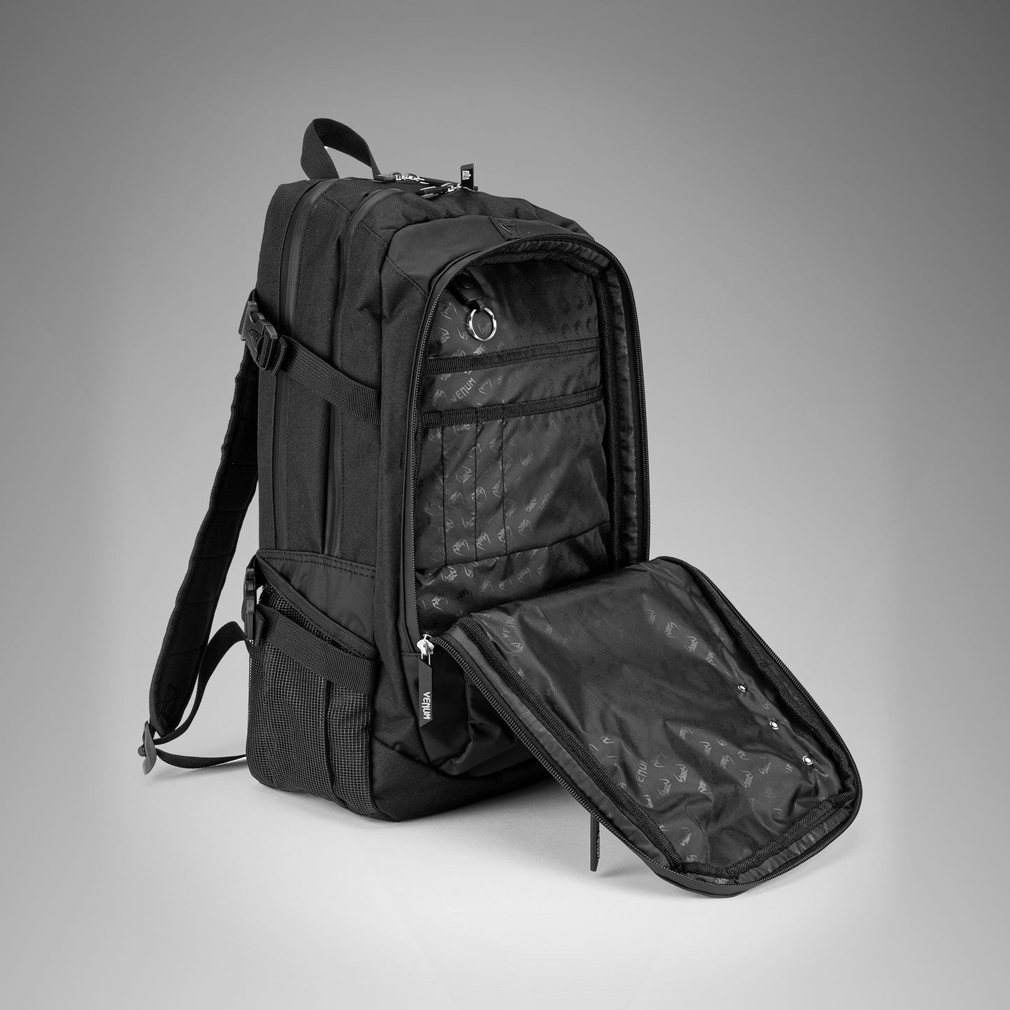 Venum Challenger Pro Evo 백팩 (20-25L) – 블랙/화이트