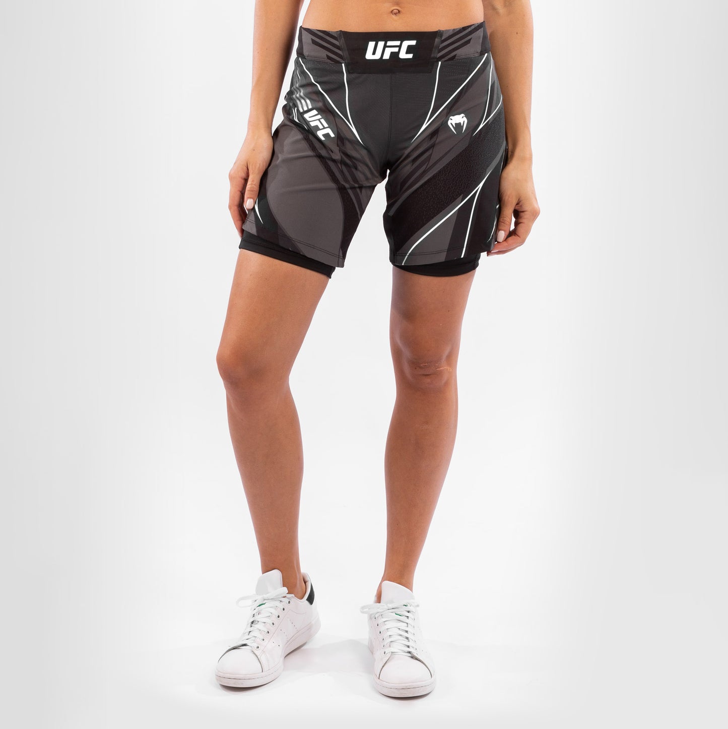 UFC Venum Authentic Fight Night 여성용 쇼츠 – 롱 핏 – 블랙