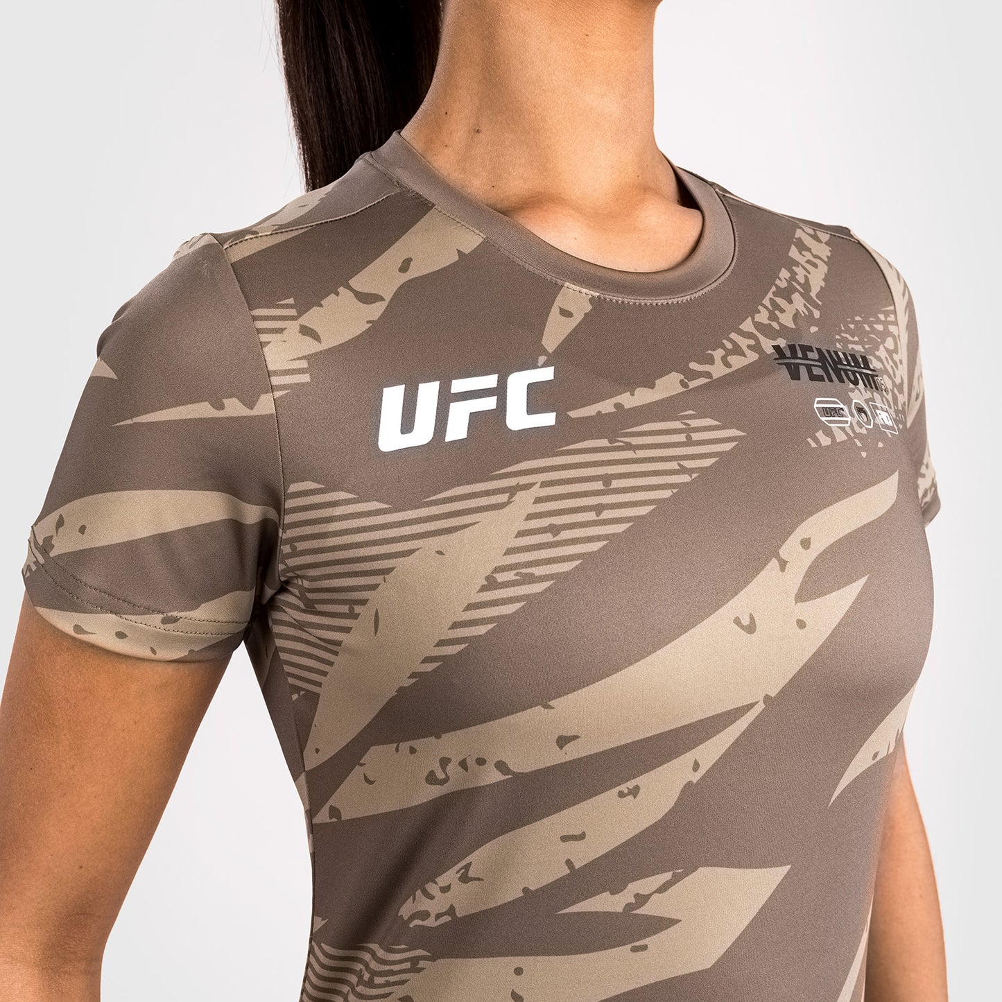 UFC Adrenaline by Venum Fight Week 여성용 드라이 테크 티셔츠 – 듄 카모