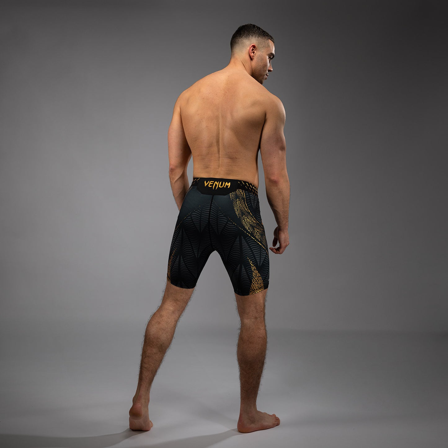 남성용 UFC Zenith by Venum Champion 오센틱 파이트 나이트 발리 투도 쇼츠