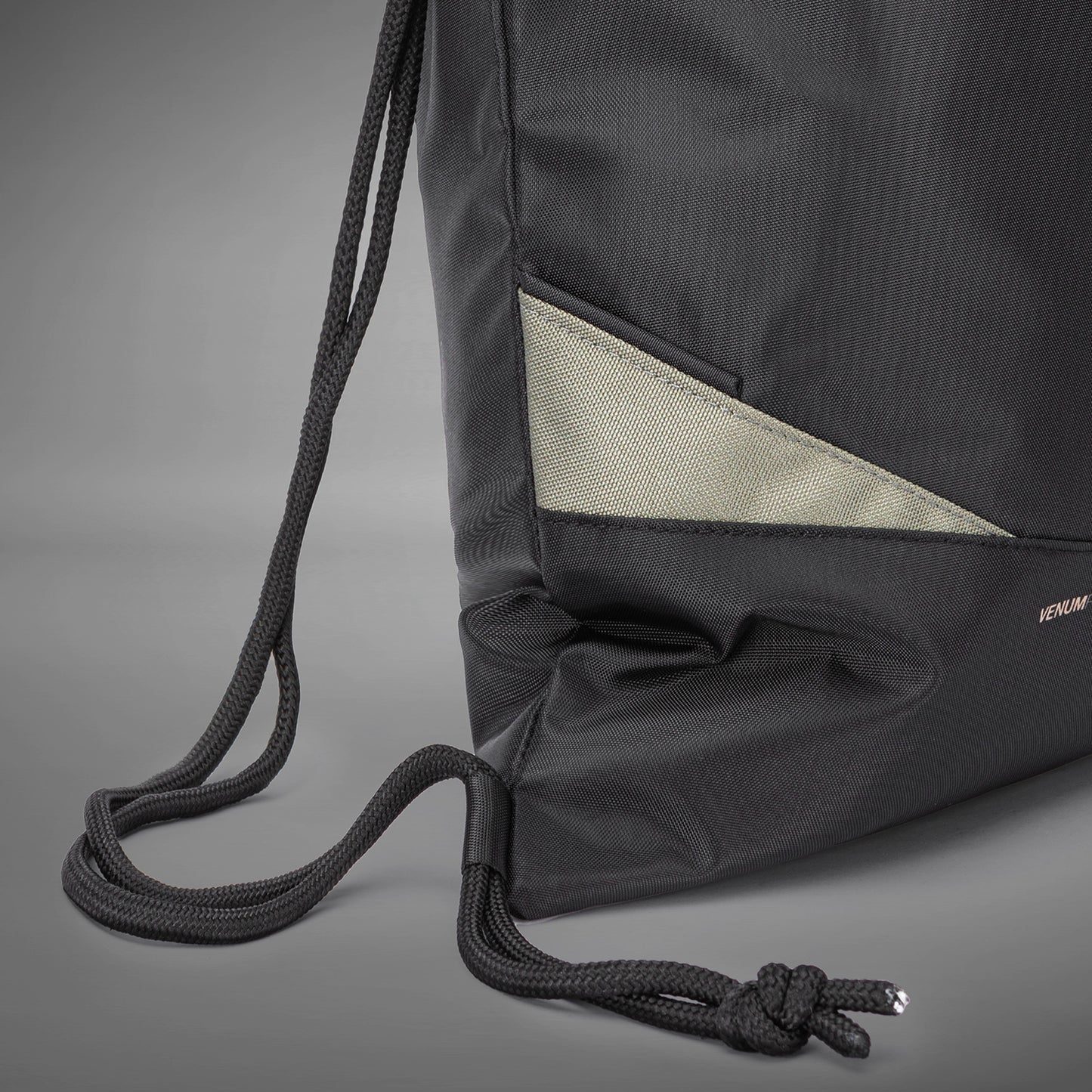 Venum Evo 2 드로스트링 백 (15-20L) – 블랙/카키