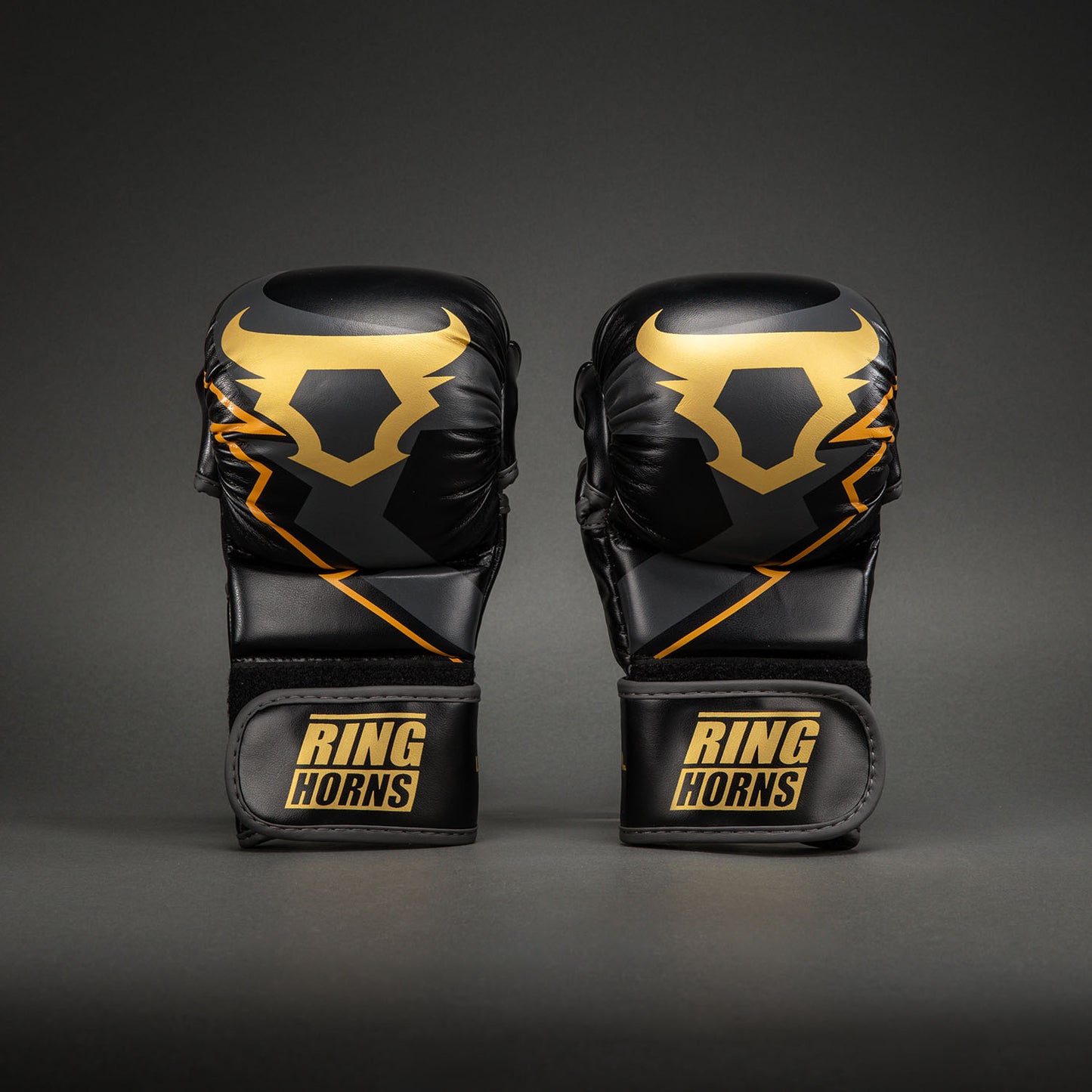 Ringhorns Charger by Venum MMA 스파링 글러브 – 블랙/골드