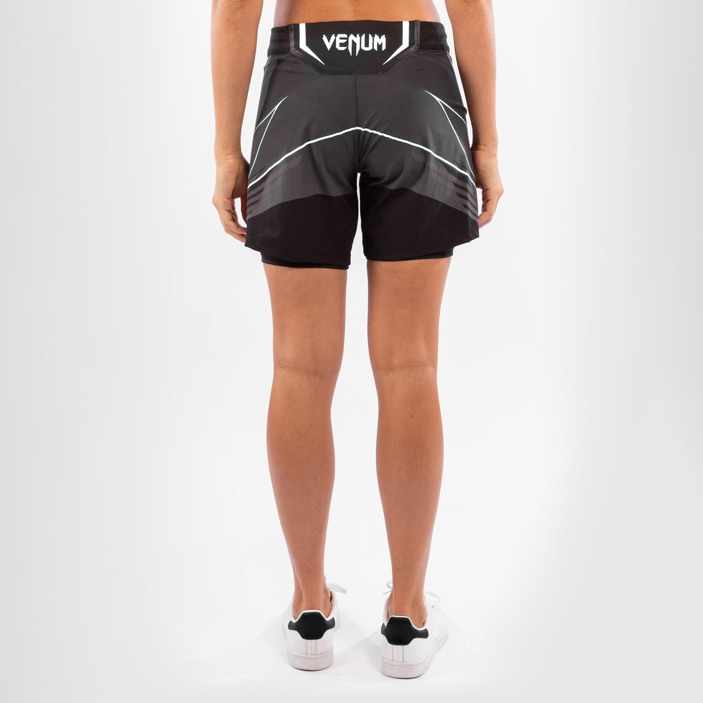 UFC Venum Authentic Fight Night 여성용 쇼츠 – 롱 핏 – 블랙