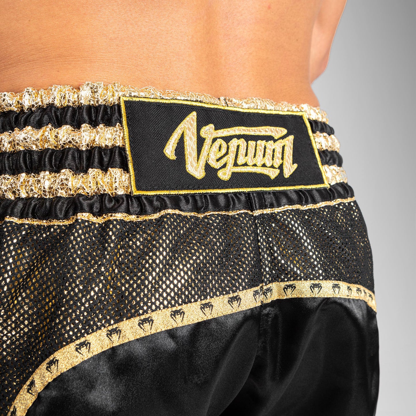 Venum Absolute 2.0 무에타이 쇼츠 – 블랙/골드