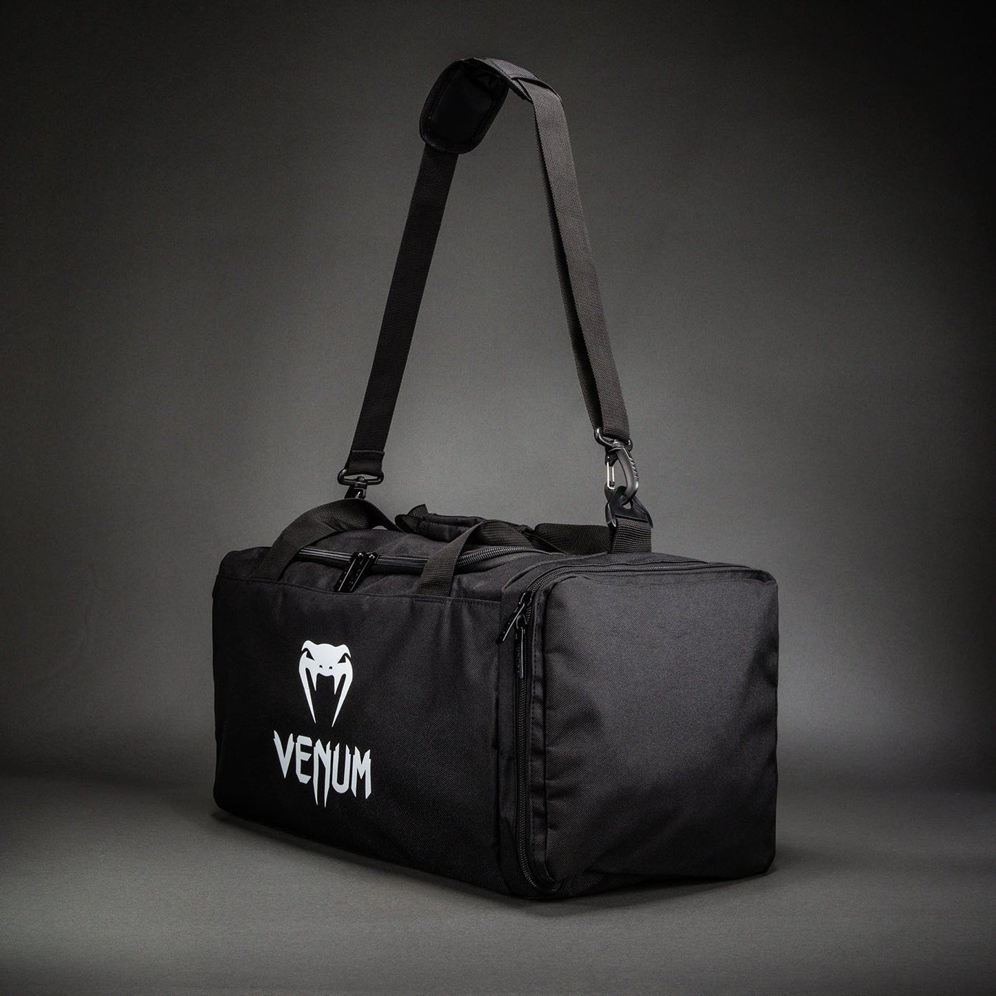 Venum Essential 스포츠백 (26L) – 블랙