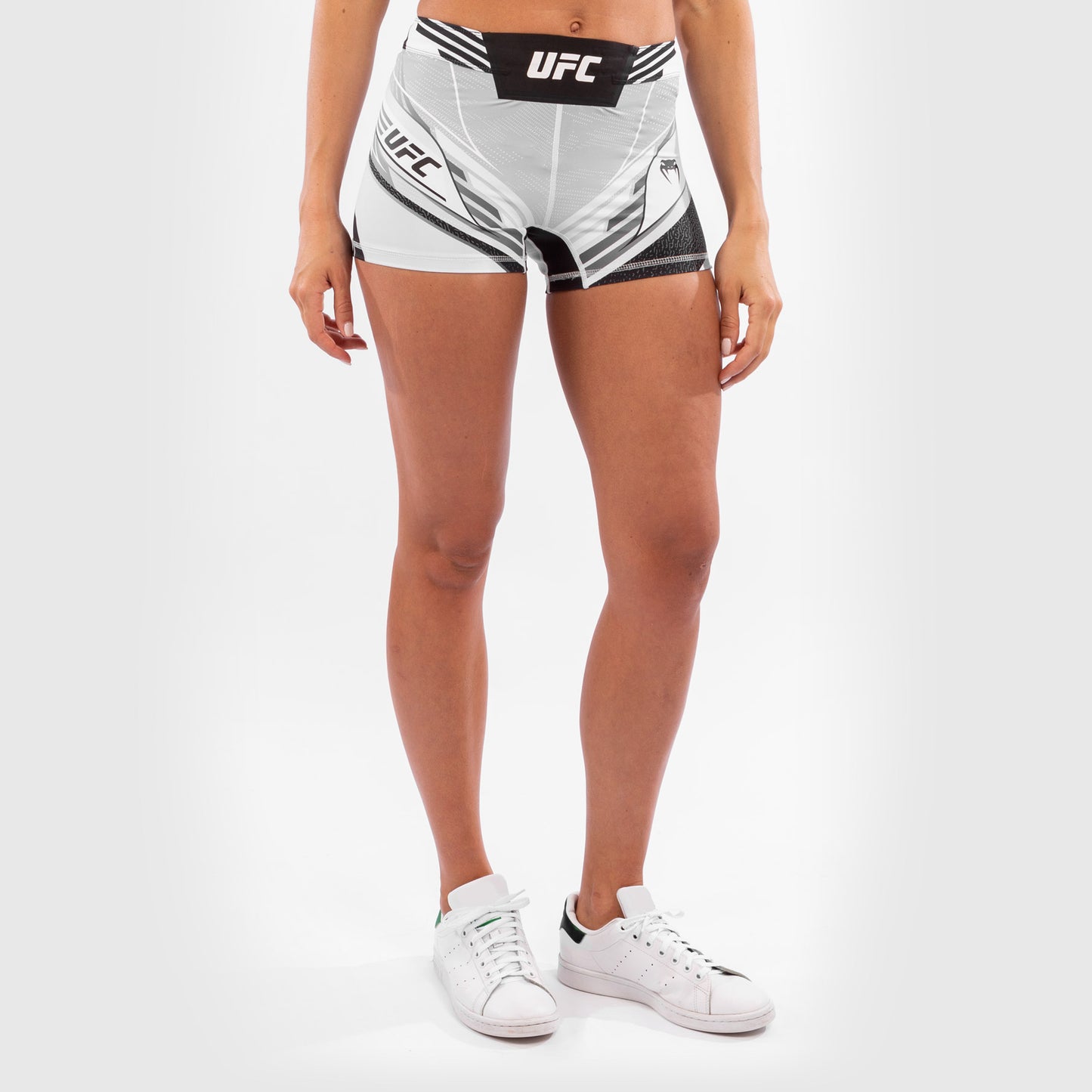 UFC Venum Authentic Fight Night 여성용 발리 투도 쇼츠 – 숏 핏 – 화이트