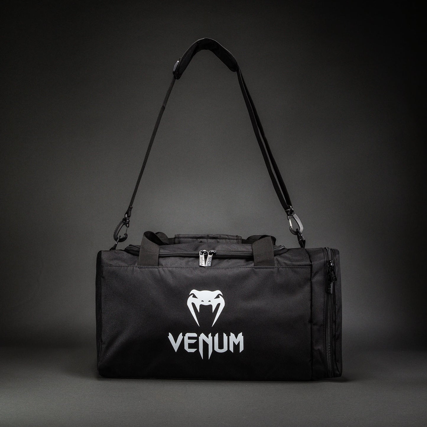 Venum Essential 스포츠백 (26L) – 블랙