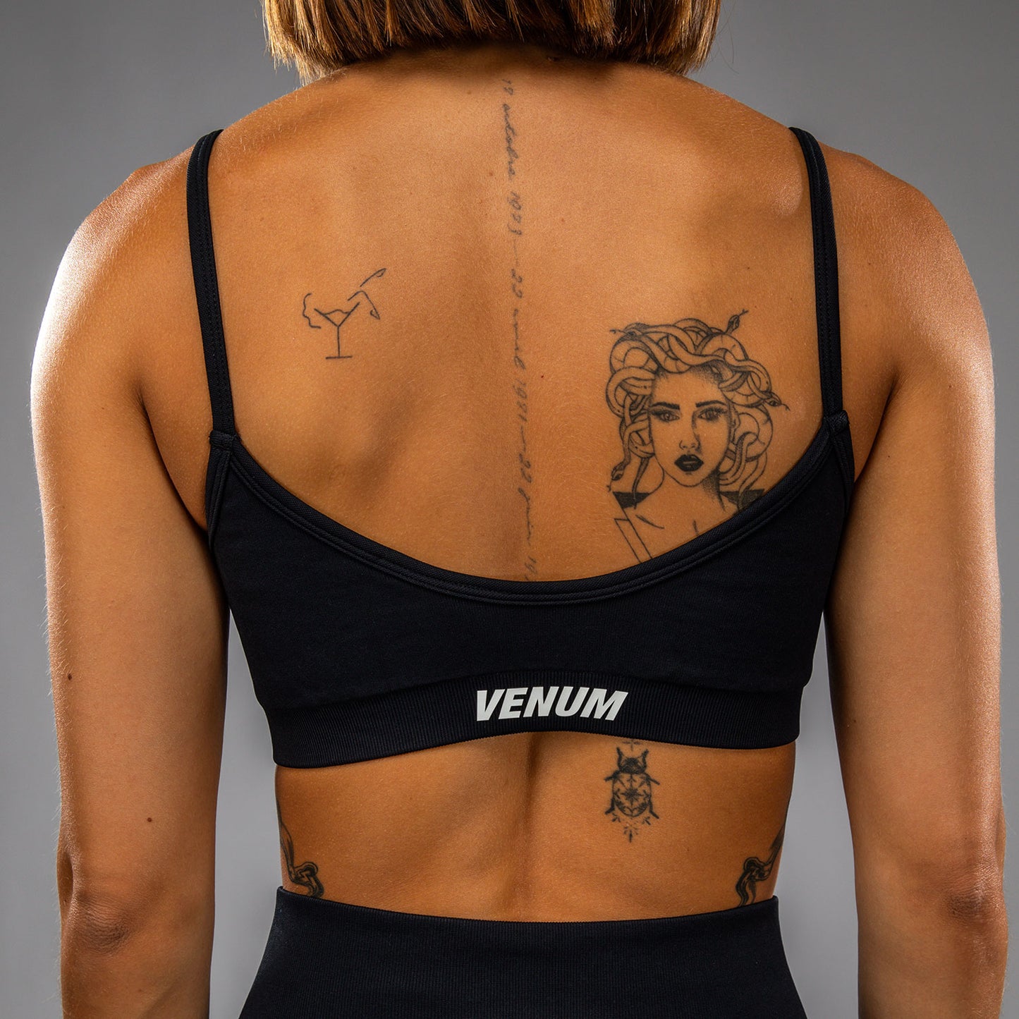 Venum Sculpt 여성용 스포츠 브라 – 블랙/화이트