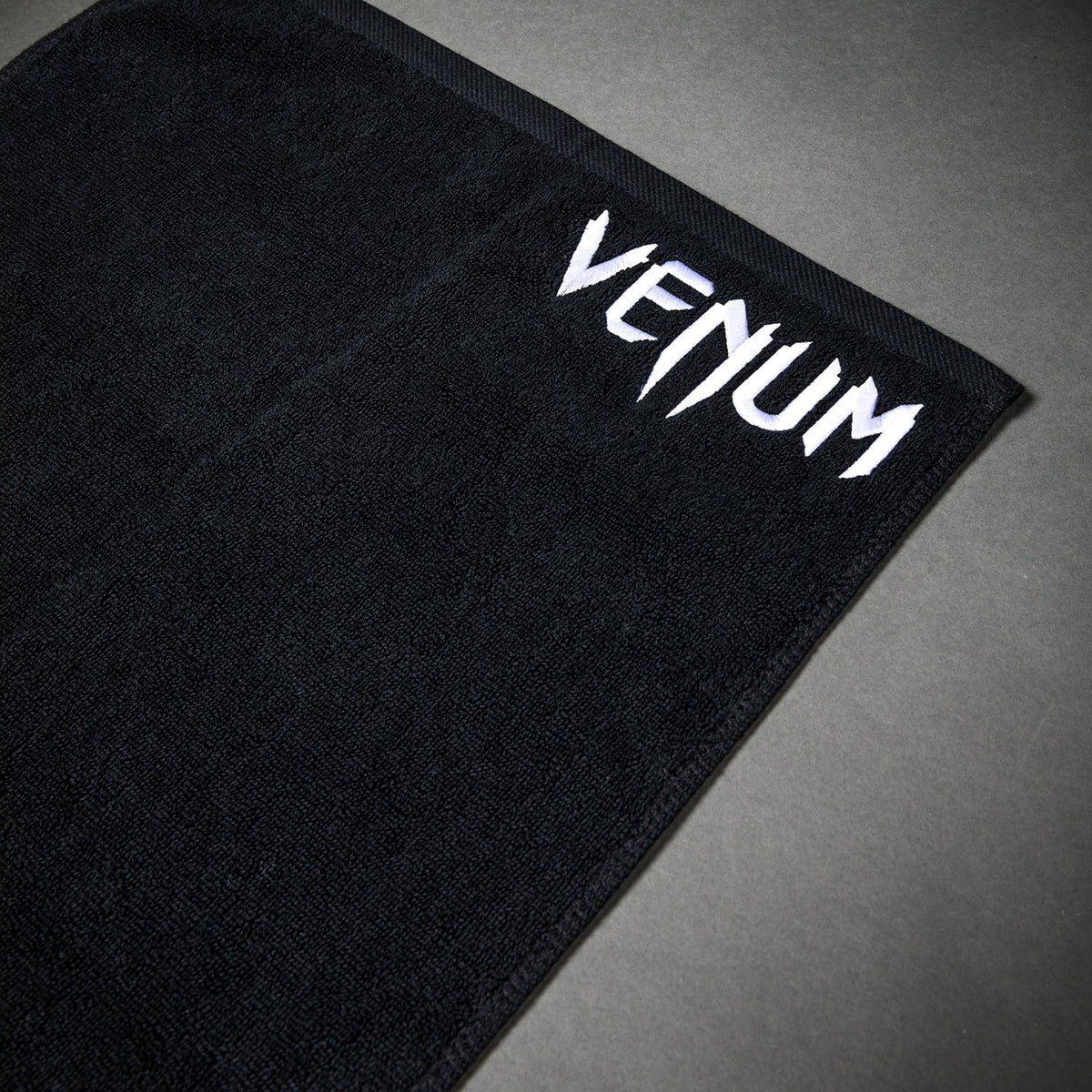 Venum MX Basics 타월 - 블랙/화이트