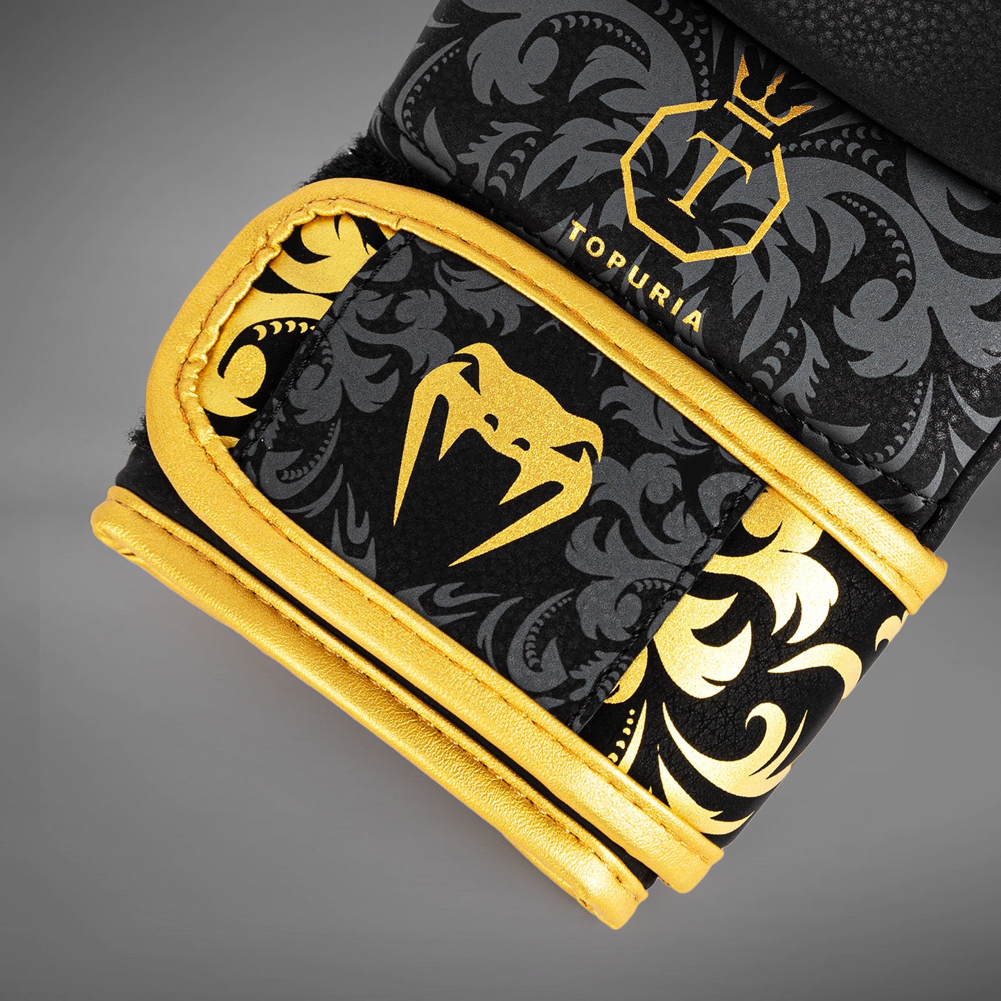 Venum x Topuria Unmatched Edition MMA 스파링 글러브 – 블랙/골드