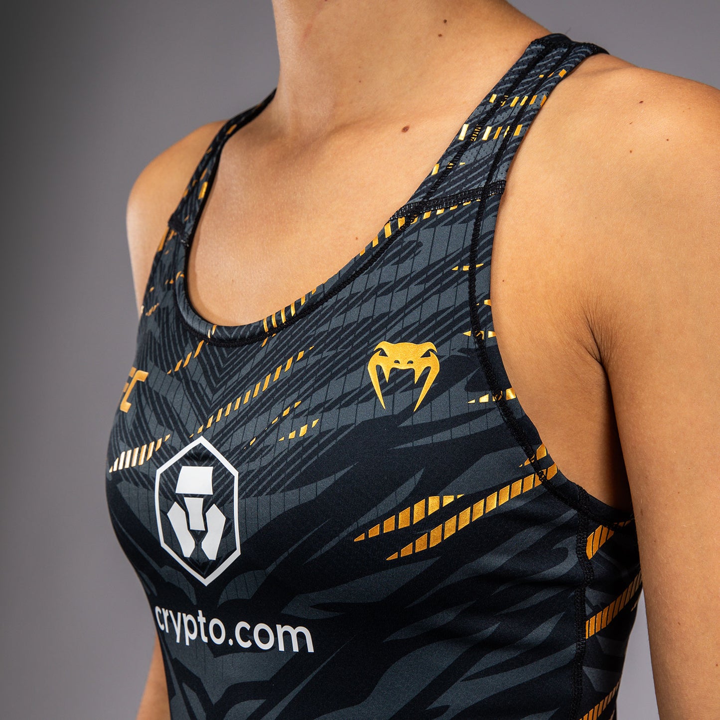 UFC Fusion by Venum Authentic Fight Night 여성용 피티드 탱크 위드 셸프 브라 – 챔피언
