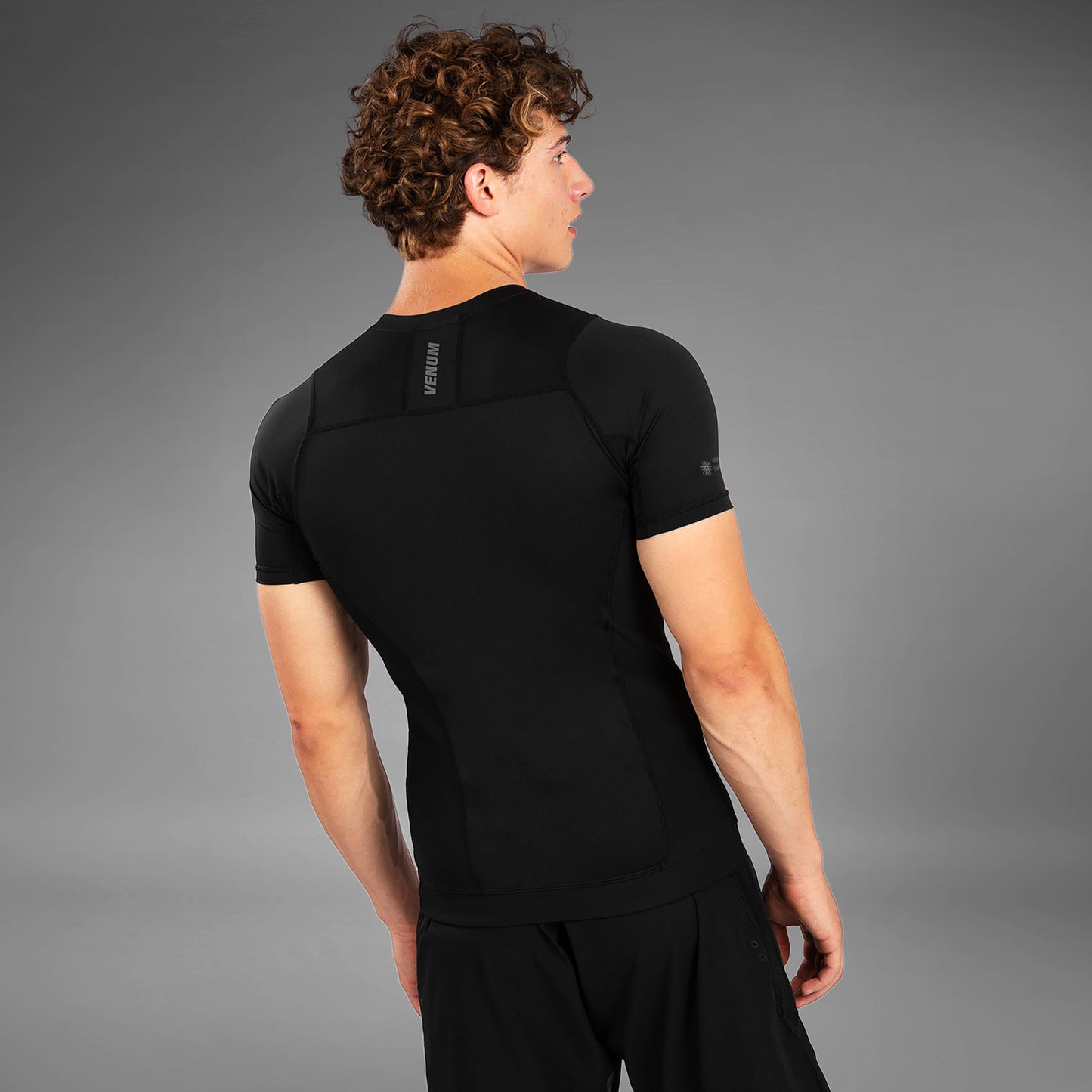 Venum G-Fit Air 래쉬가드 반팔 – 블랙
